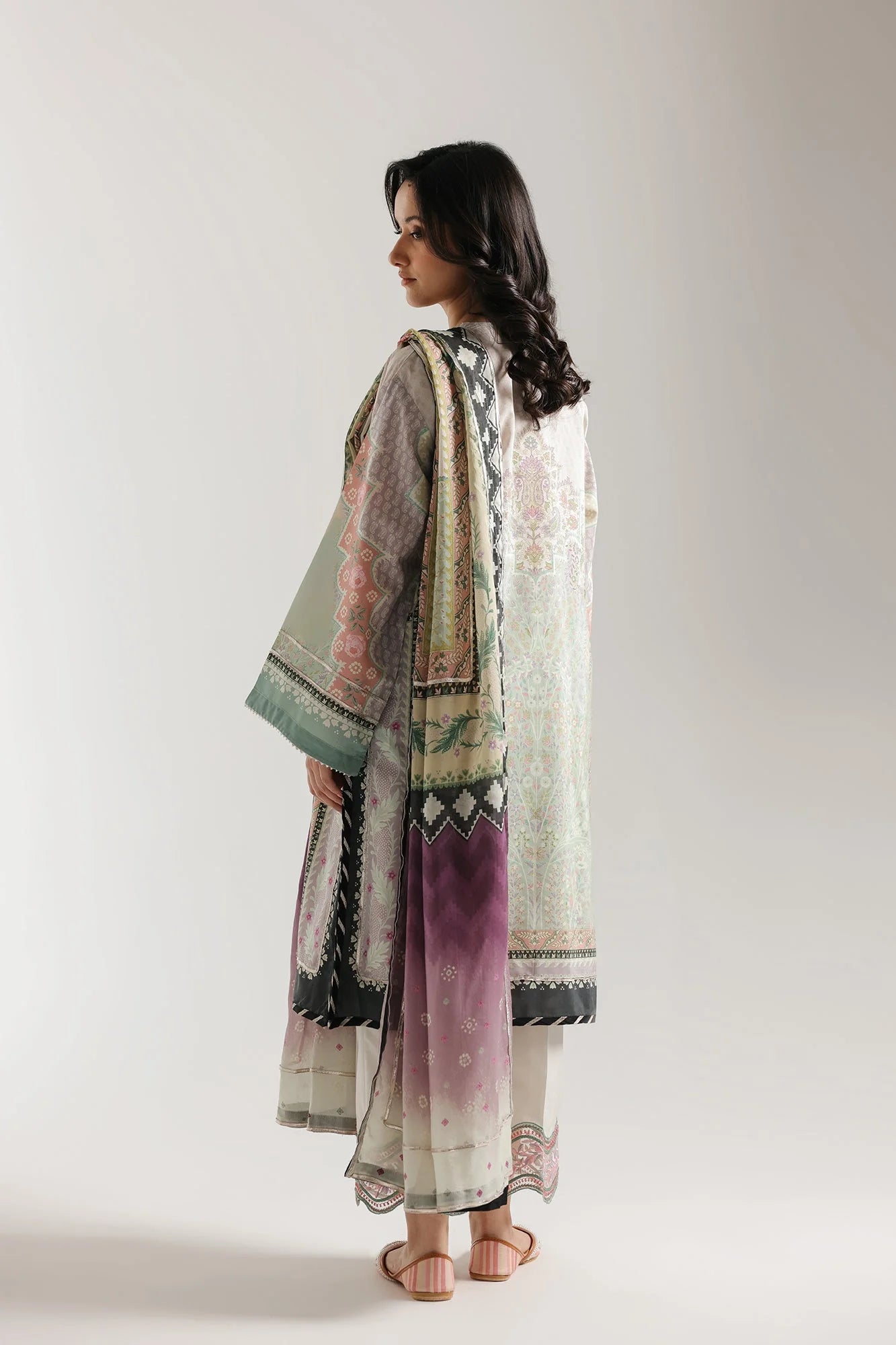 EMBROIDERED SUIT (E4205/103/514)