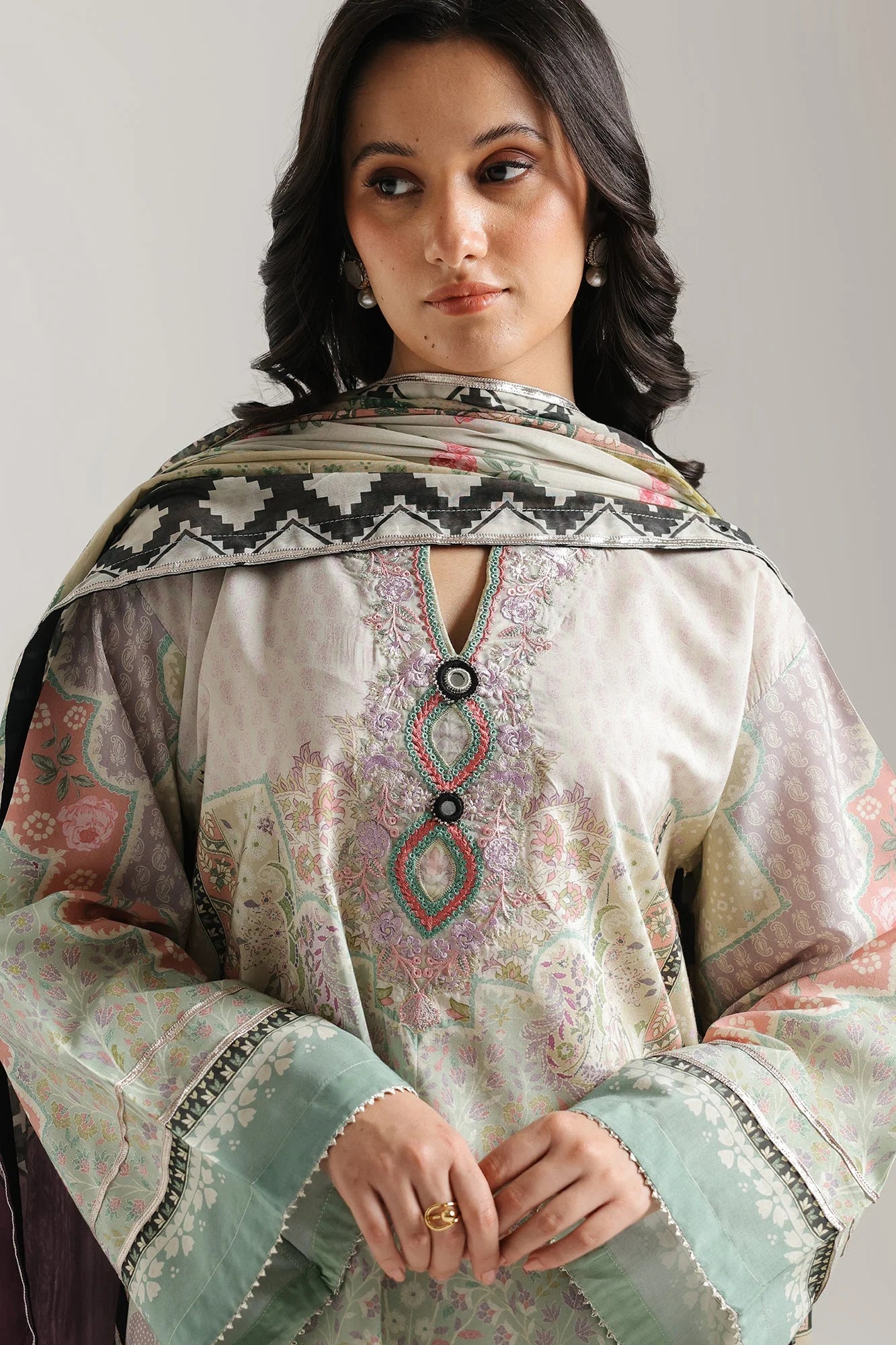 EMBROIDERED SUIT (E4205/103/514)