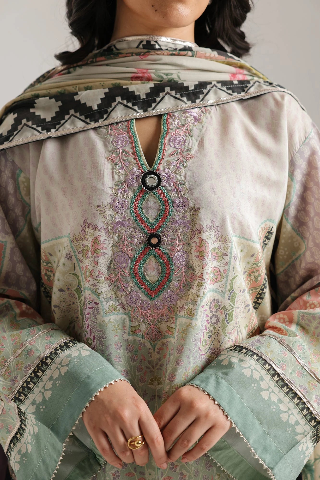 EMBROIDERED SUIT (E4205/103/514)