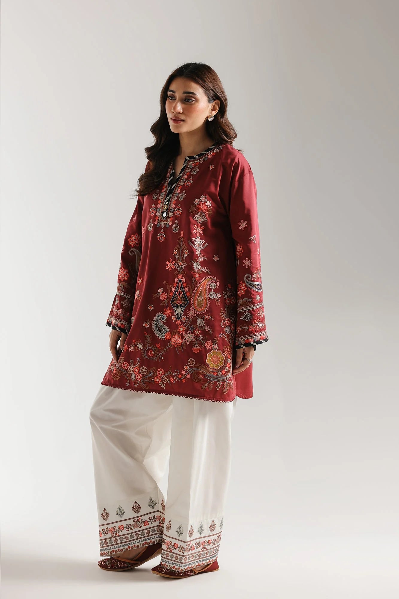 EMBROIDERED SUIT (E4209/103/415)
