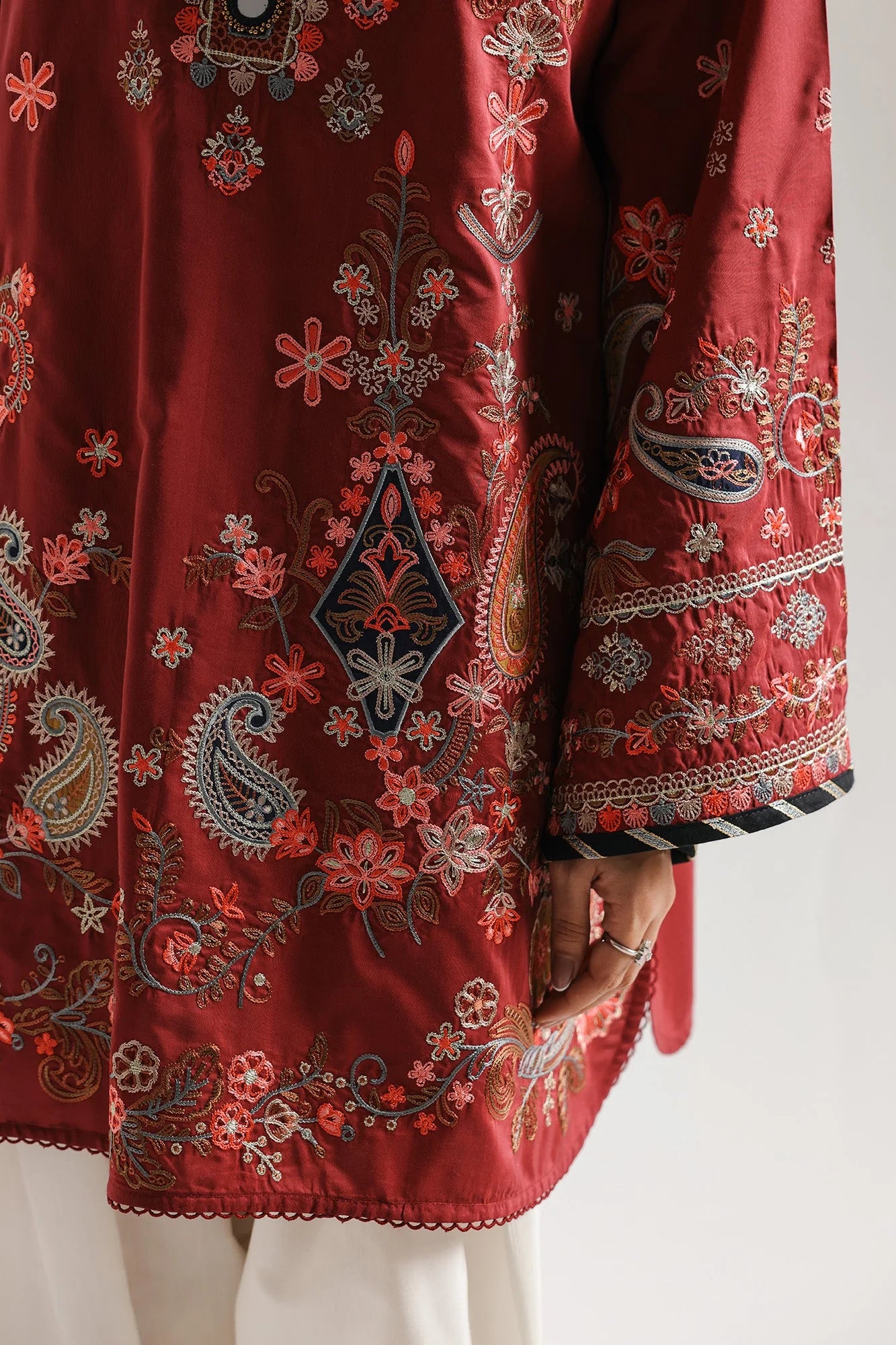 EMBROIDERED SUIT (E4209/103/415)