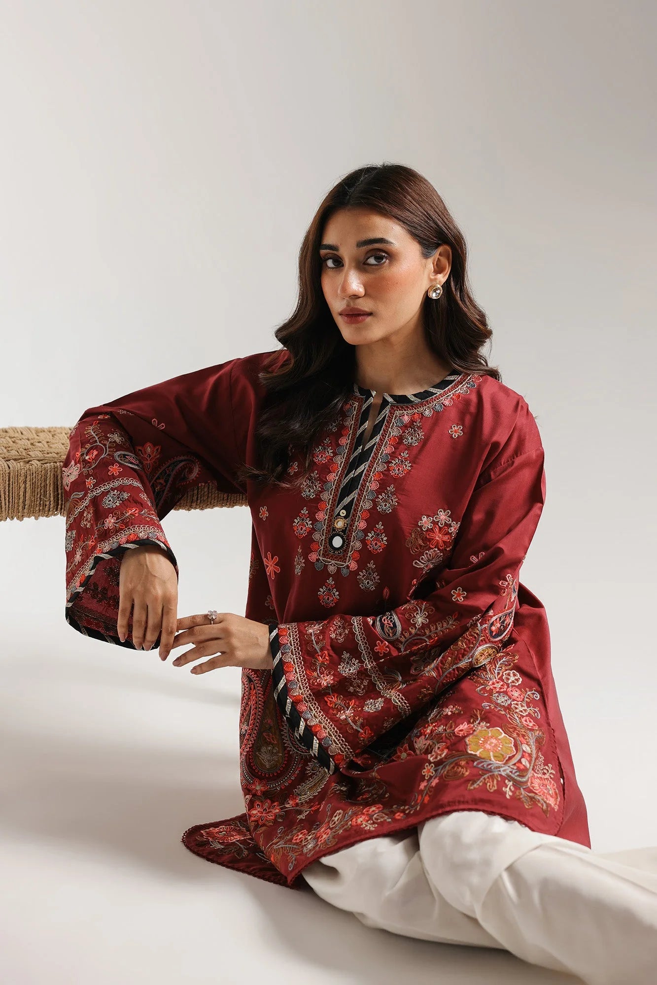 EMBROIDERED SUIT (E4209/103/415)