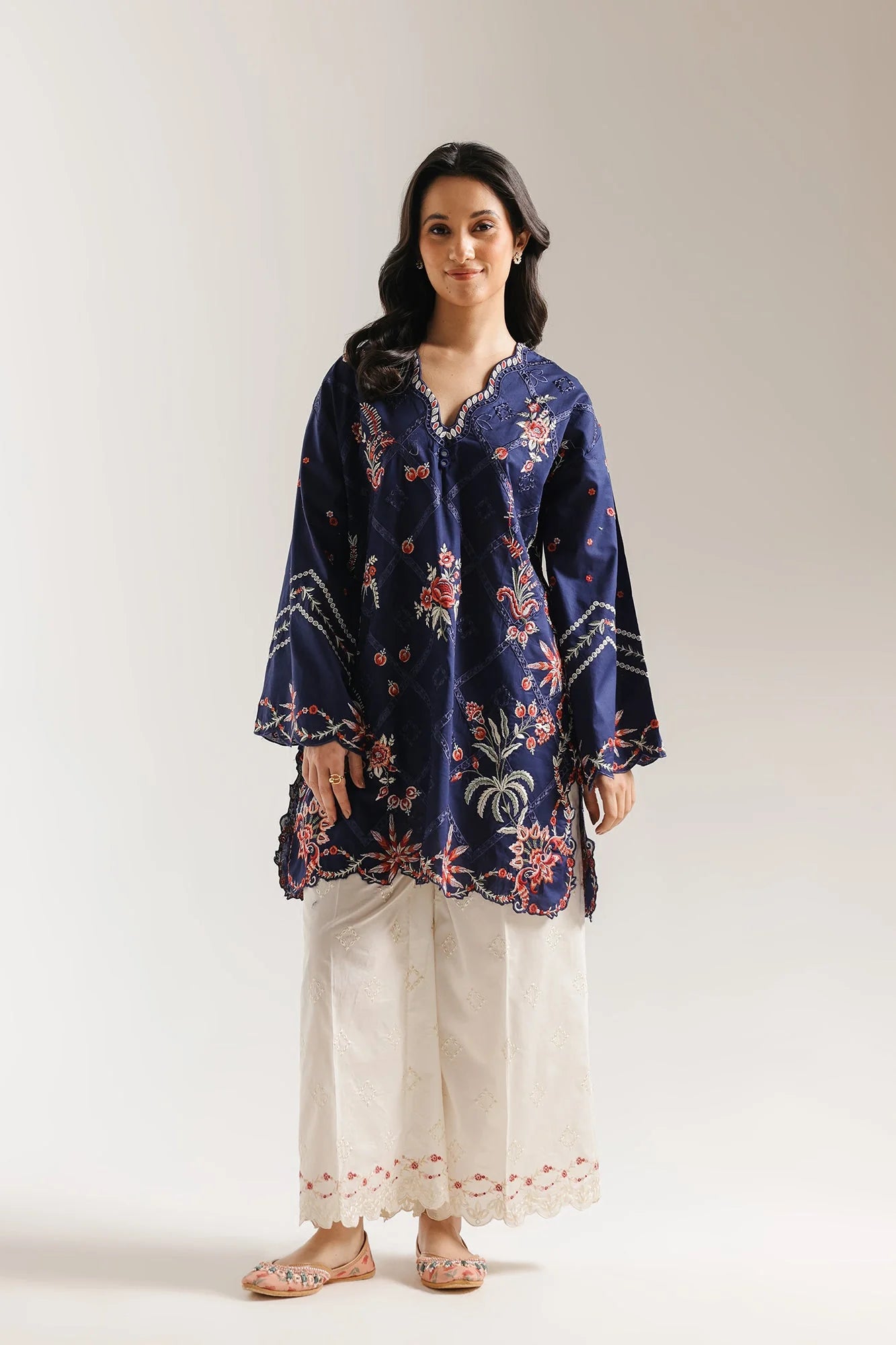 EMBROIDERED SUIT (E4212/103/622)