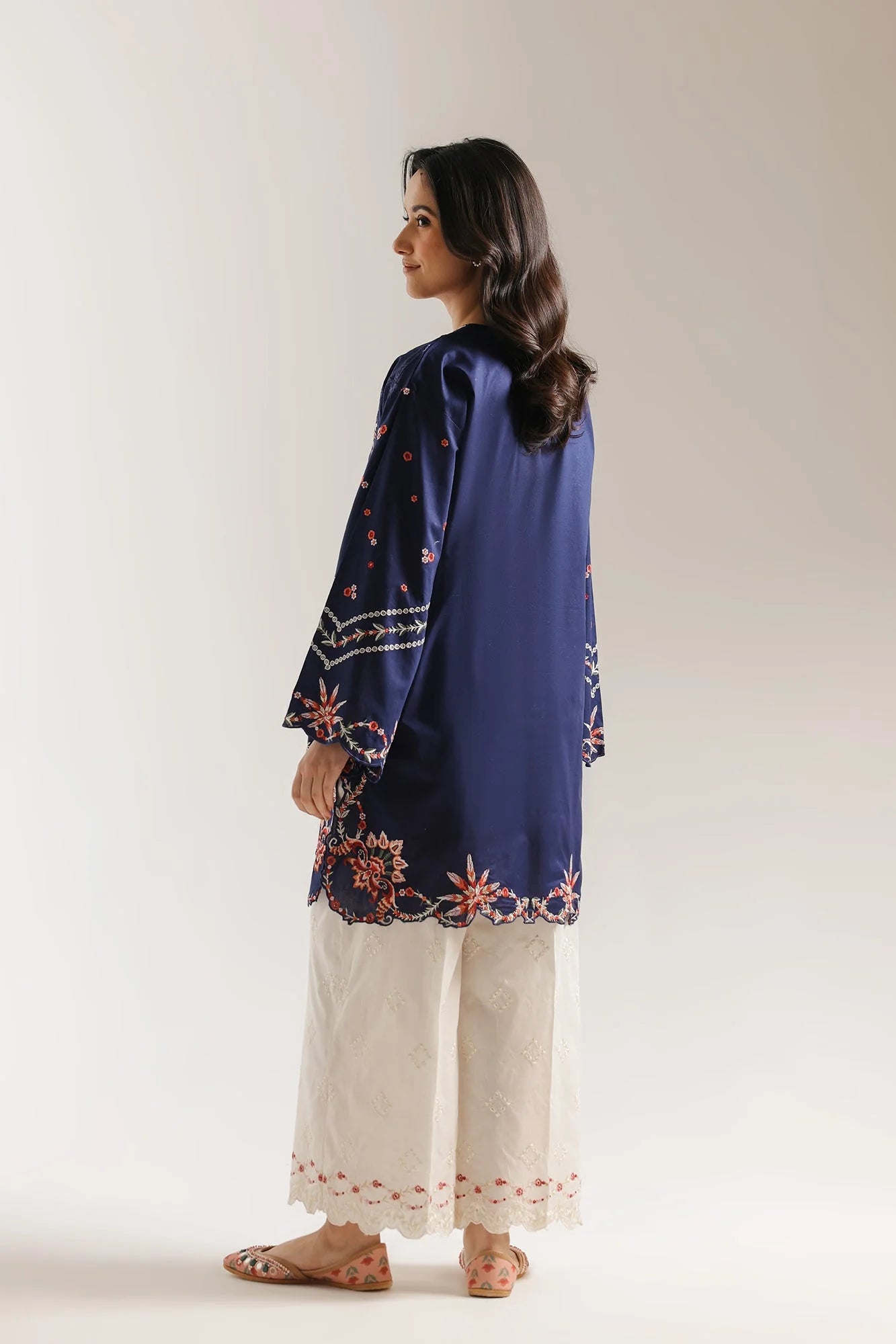 EMBROIDERED SUIT (E4212/103/622)