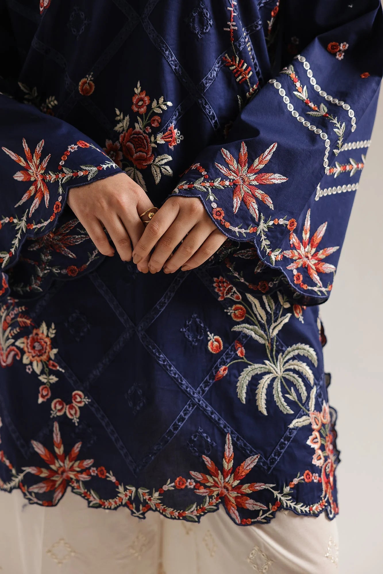 EMBROIDERED SUIT (E4212/103/622)