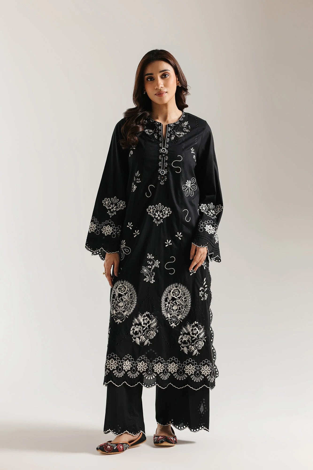 EMBROIDERED SUIT (E4213/103/902)