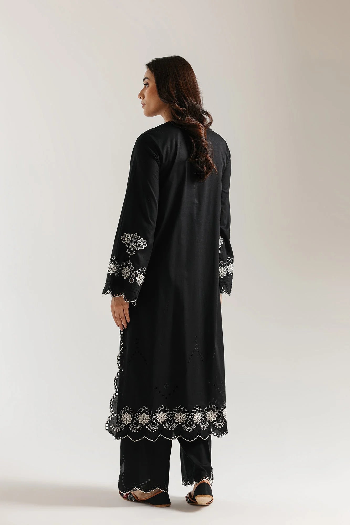 EMBROIDERED SUIT (E4213/103/902)