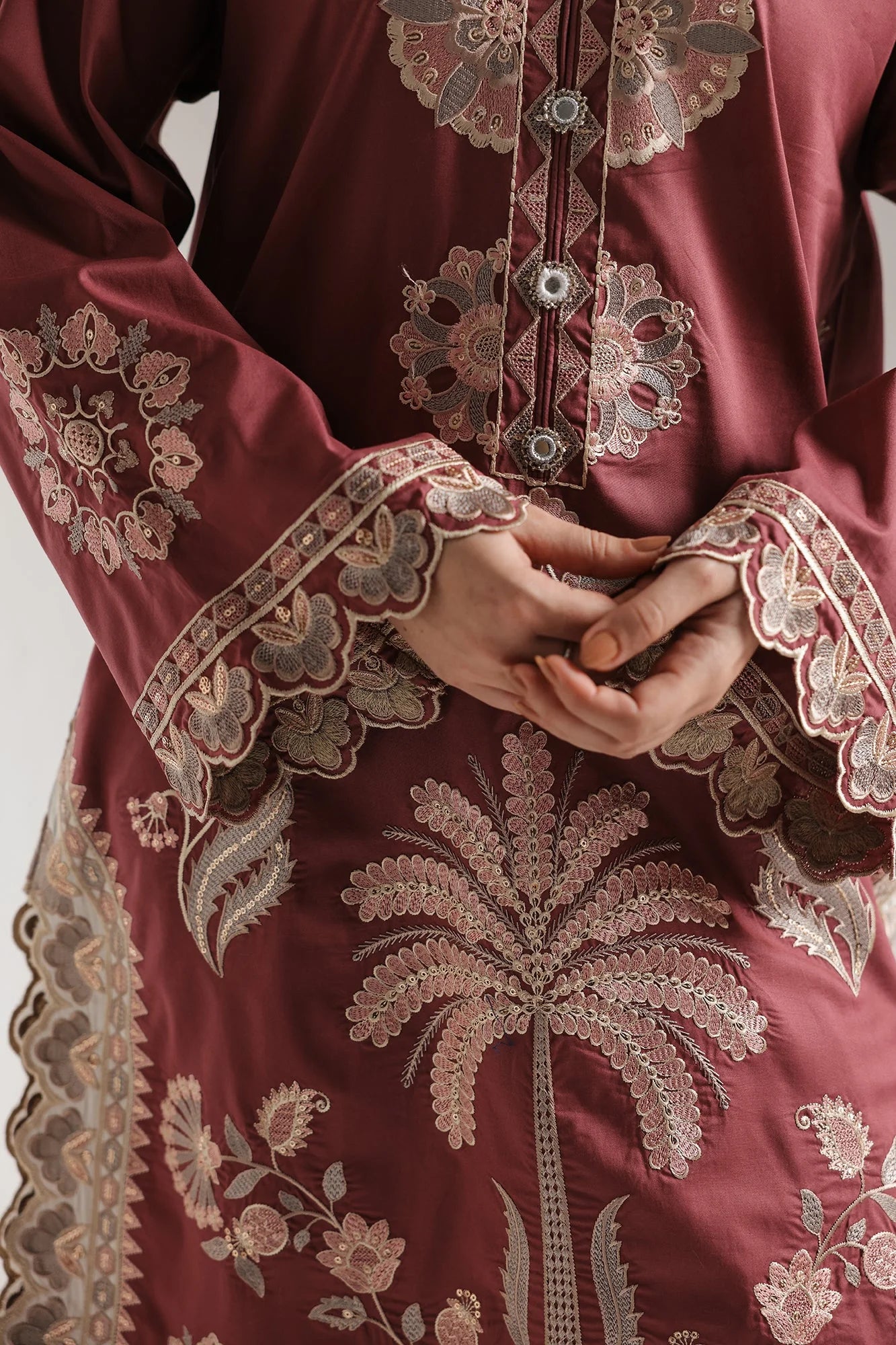 EMBROIDERED SUIT (E4217/103/305)