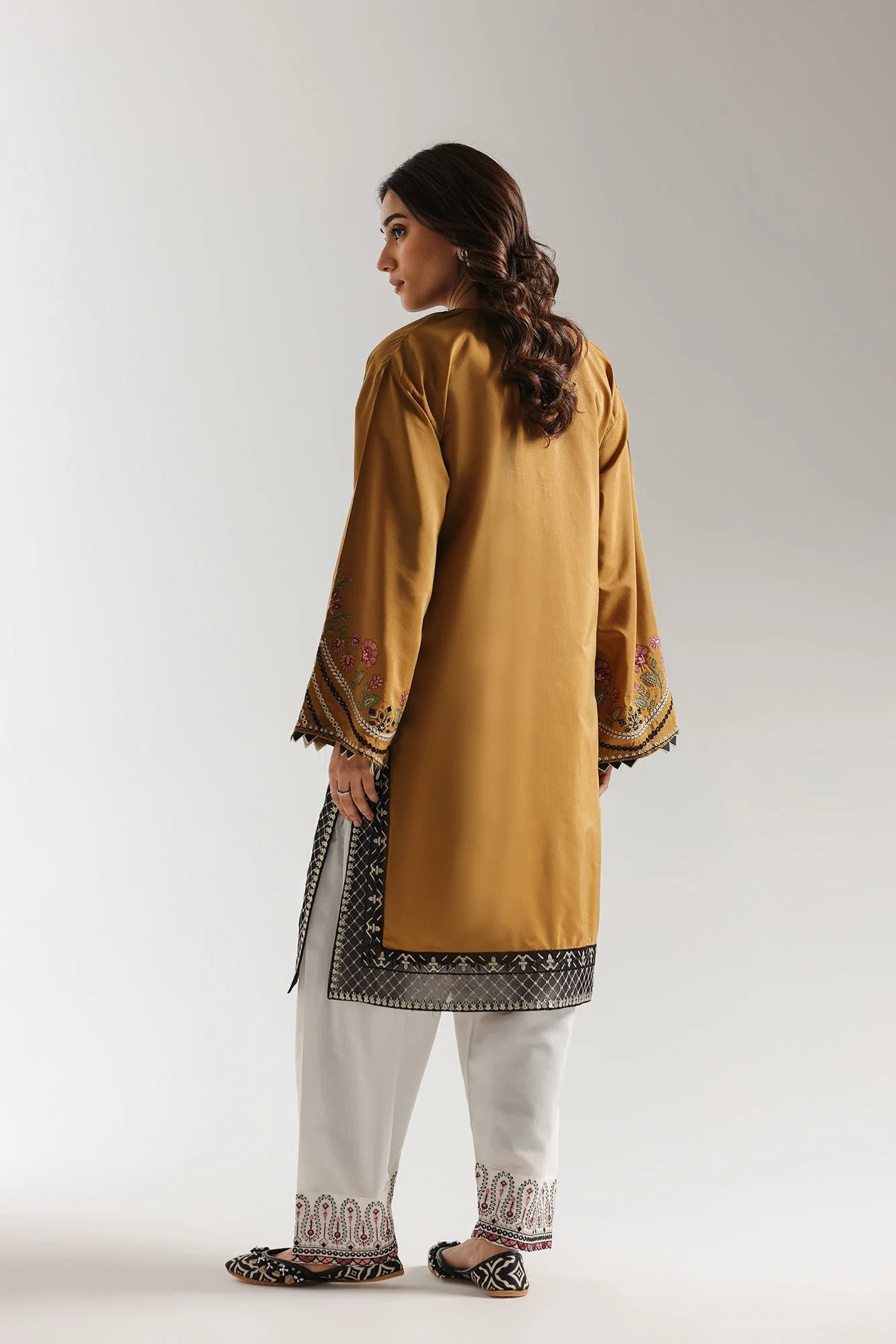 EMBROIDERED SUIT (E4220/103/217)