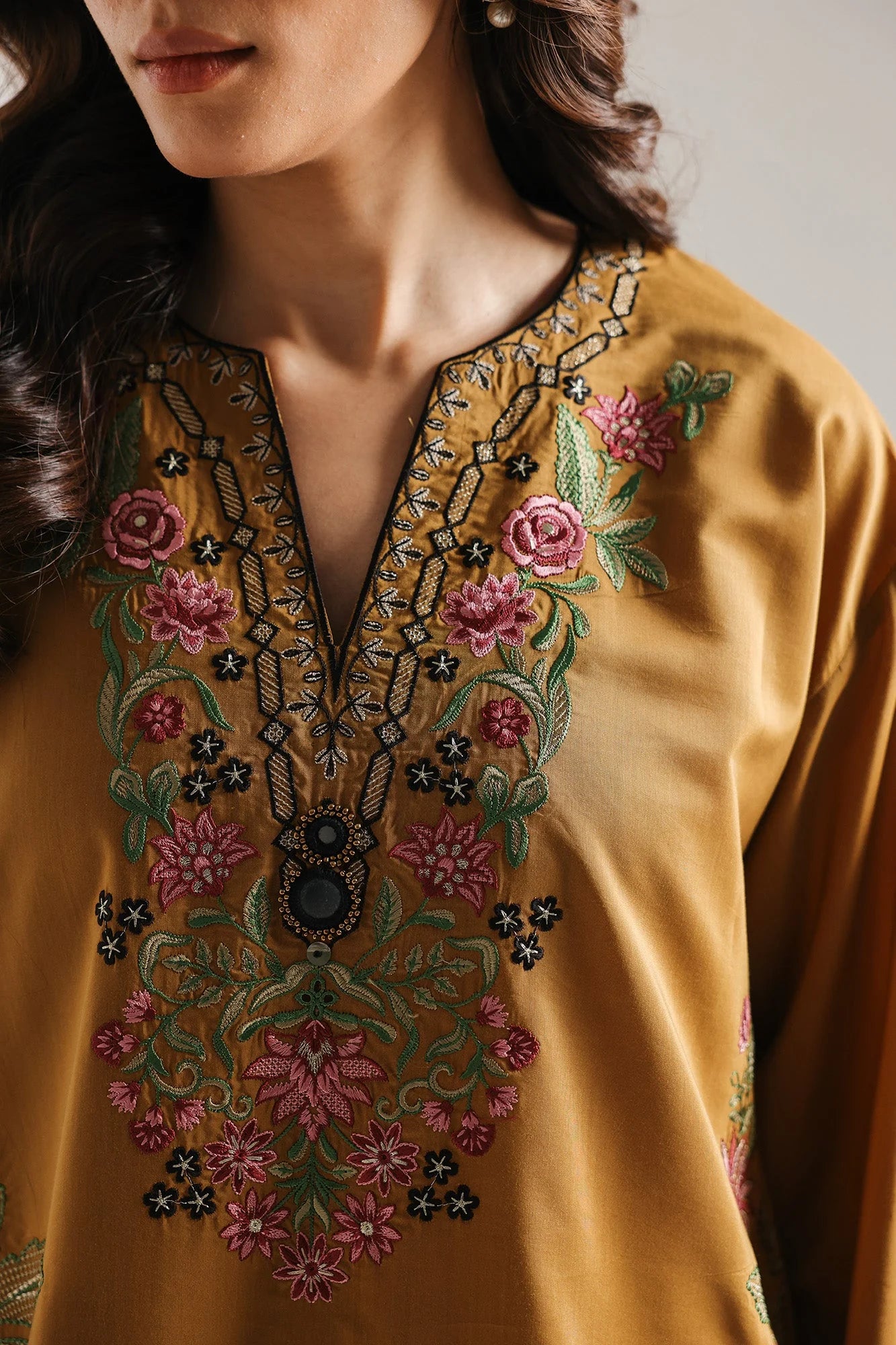 EMBROIDERED SUIT (E4220/103/217)