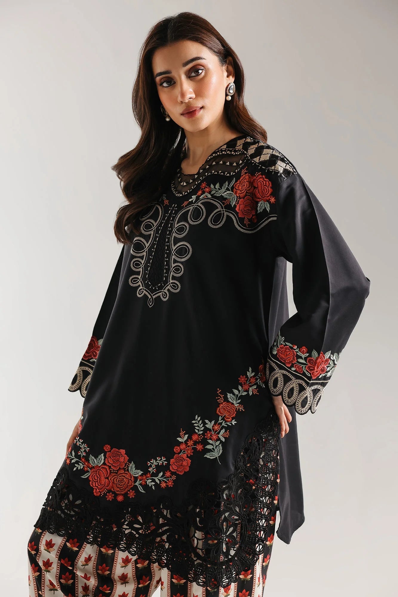 EMBROIDERED SUIT (E4221/103/902)