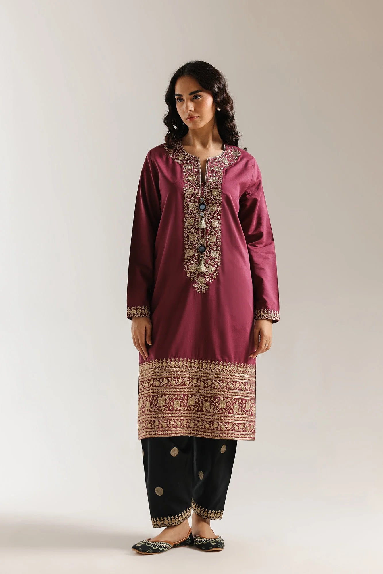 EMBROIDERED SUIT (E4224/103/402)