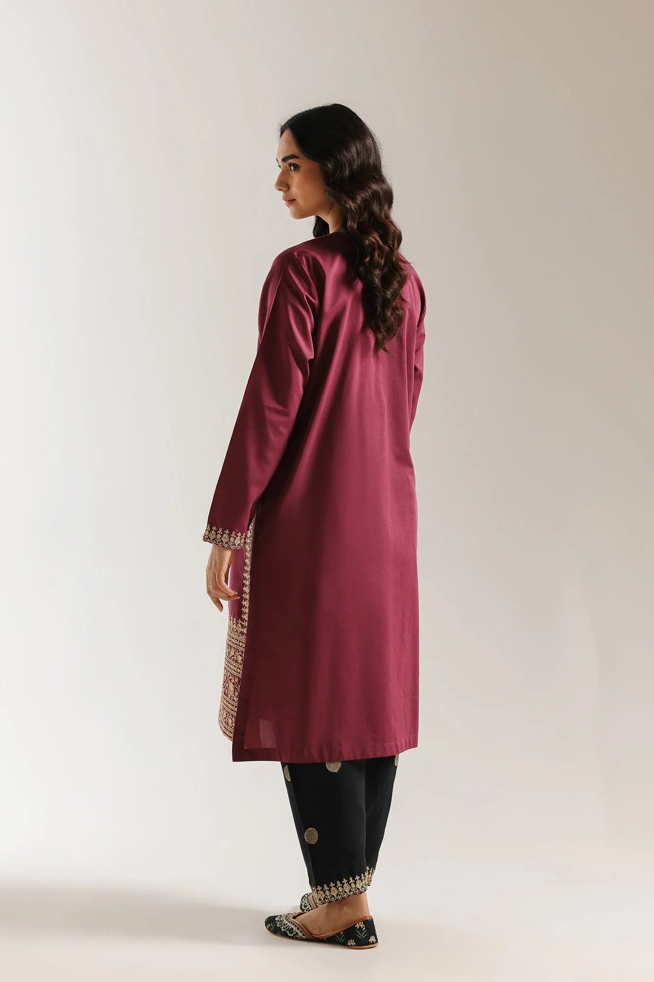 EMBROIDERED SUIT (E4224/103/402)