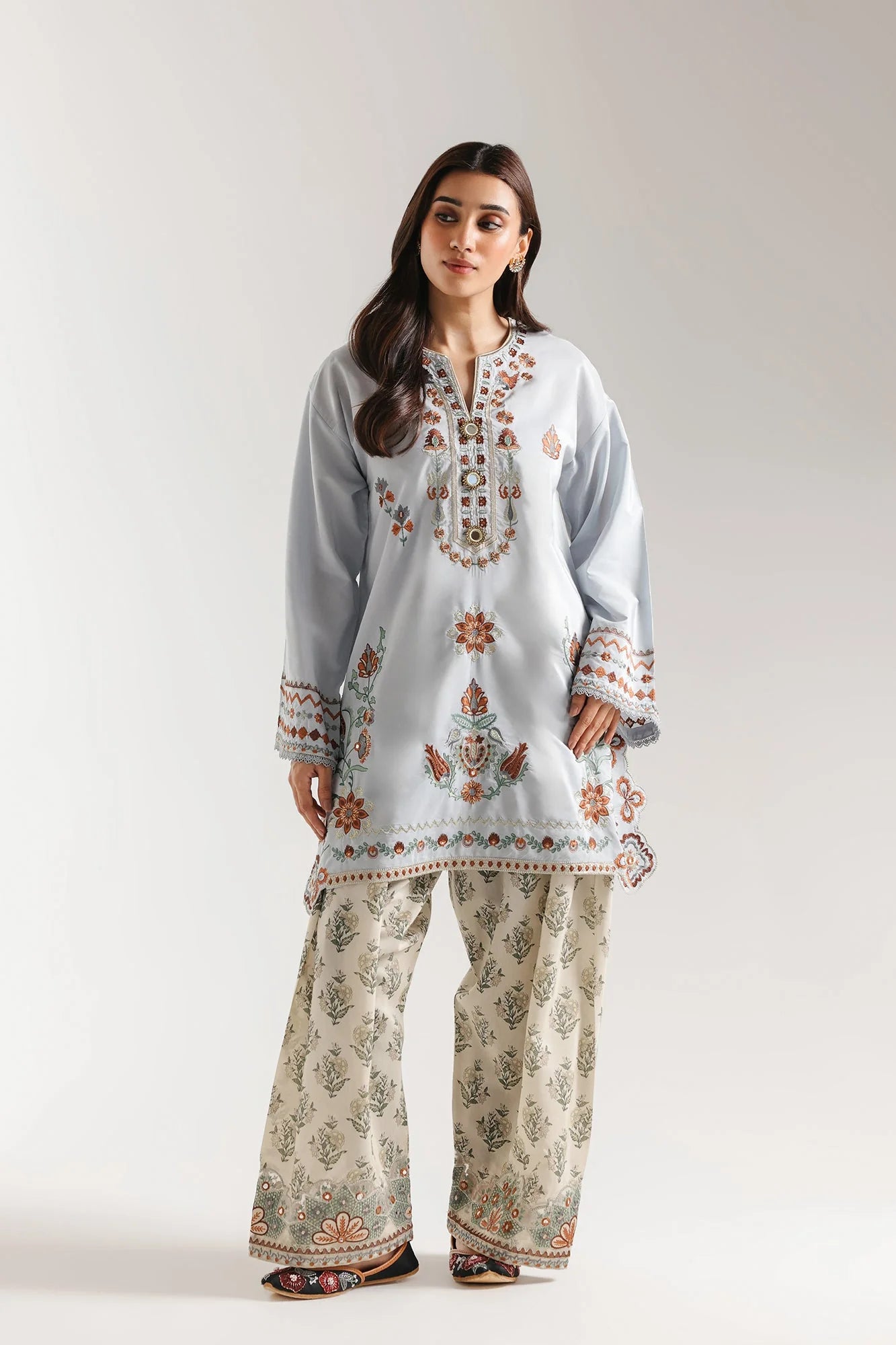 EMBROIDERED SUIT (E4225/103/635)