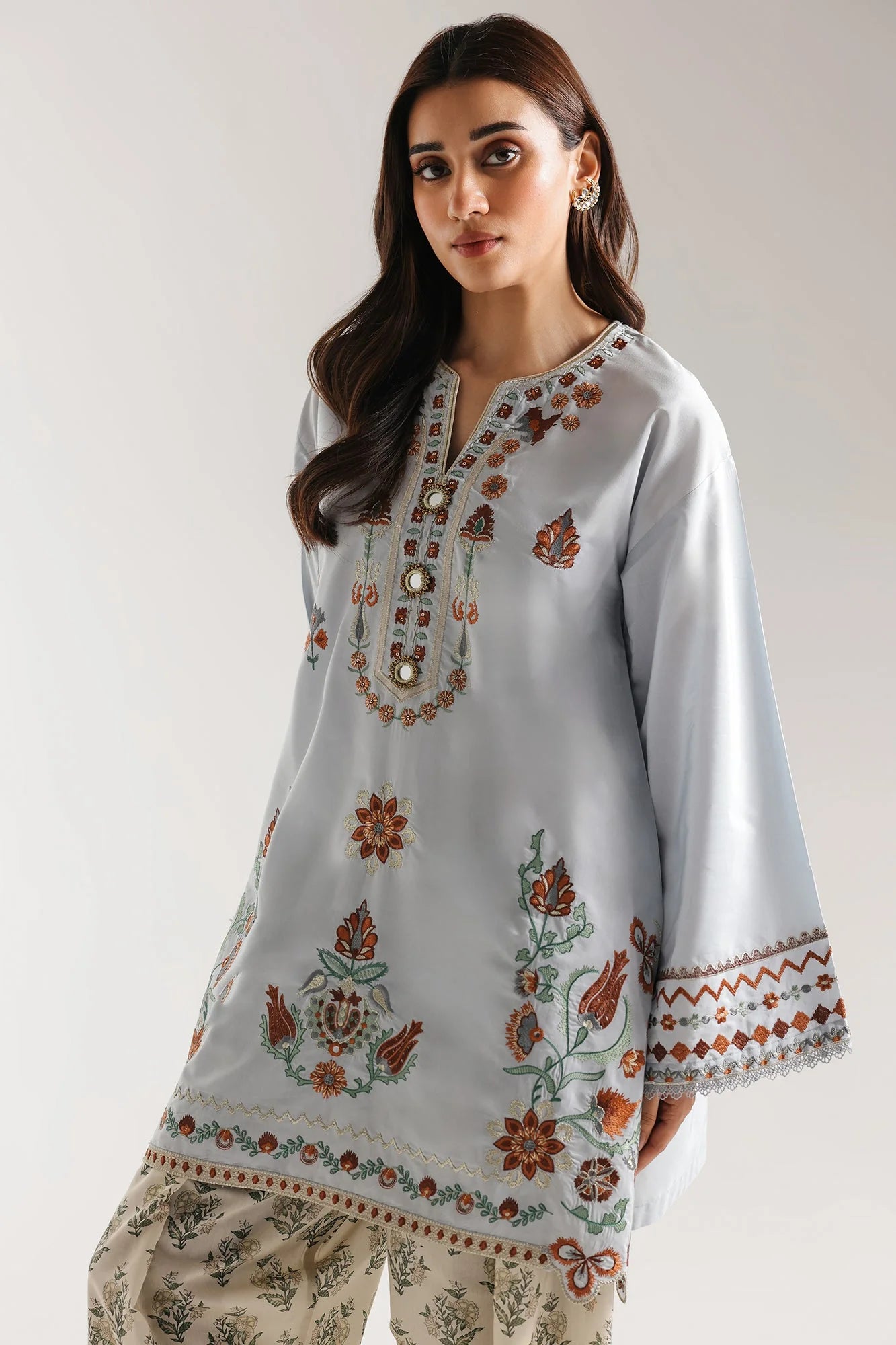 EMBROIDERED SUIT (E4225/103/635)