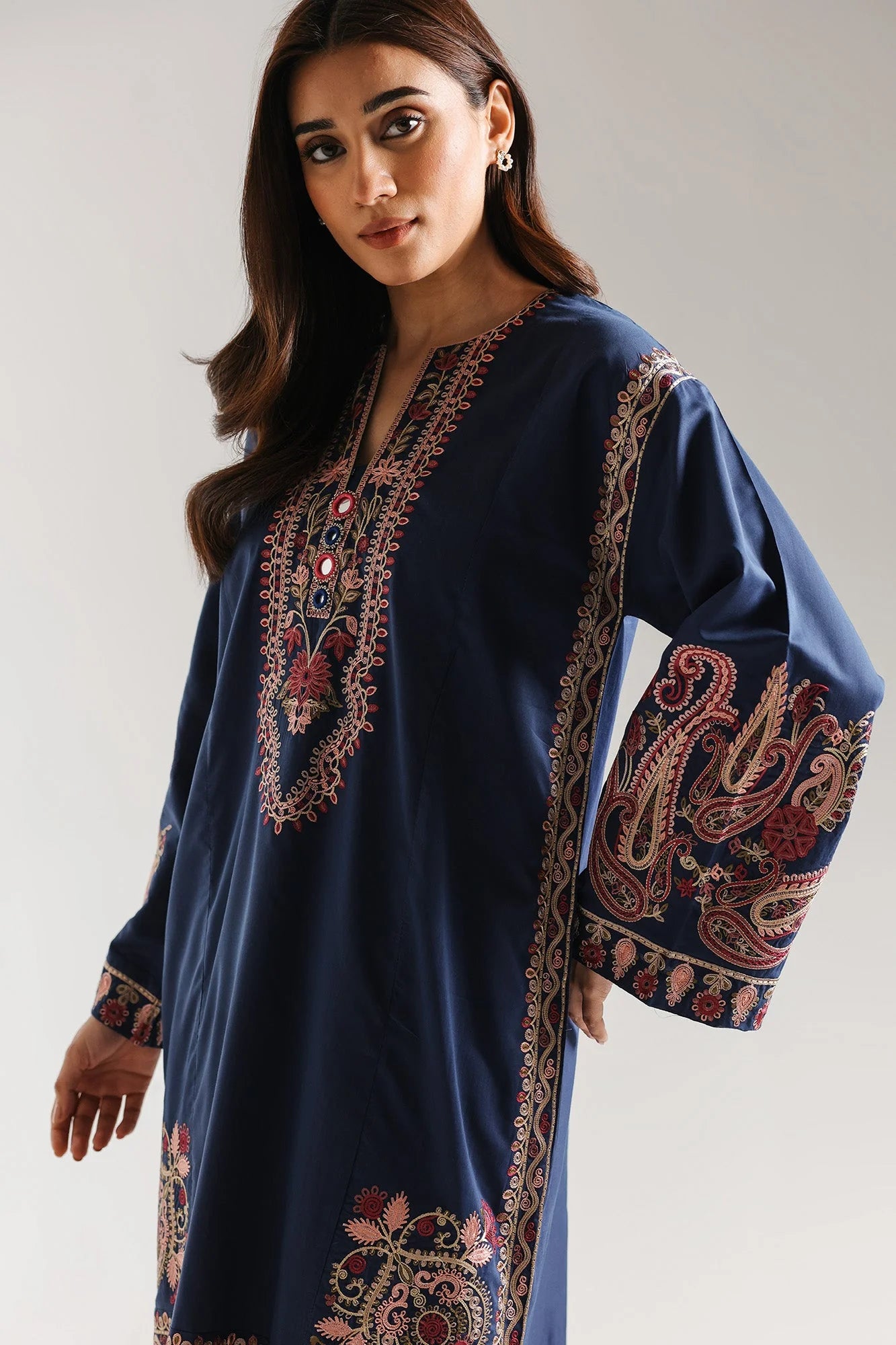 EMBROIDERED SUIT (E4227/103/622)