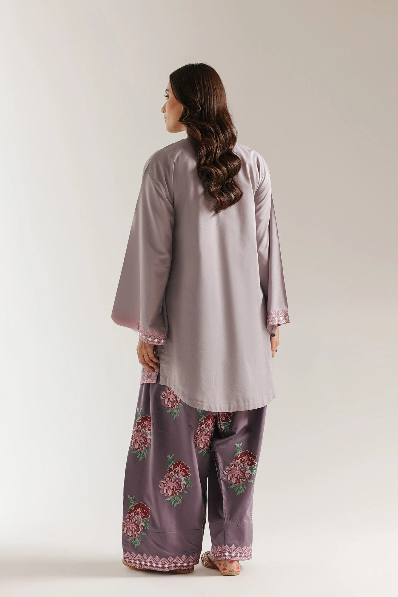 EMBROIDERED SUIT (E4228/103/513)