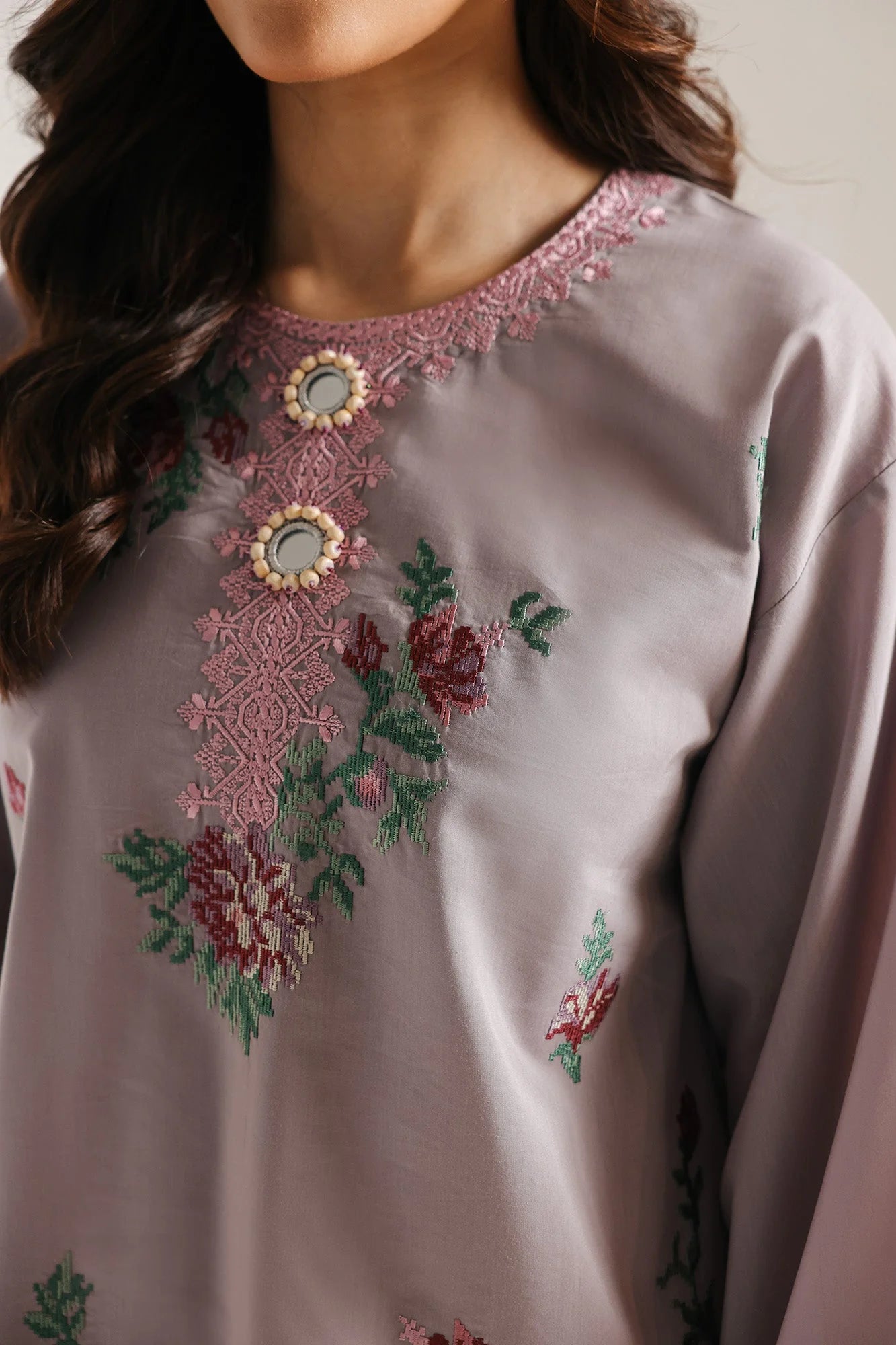EMBROIDERED SUIT (E4228/103/513)