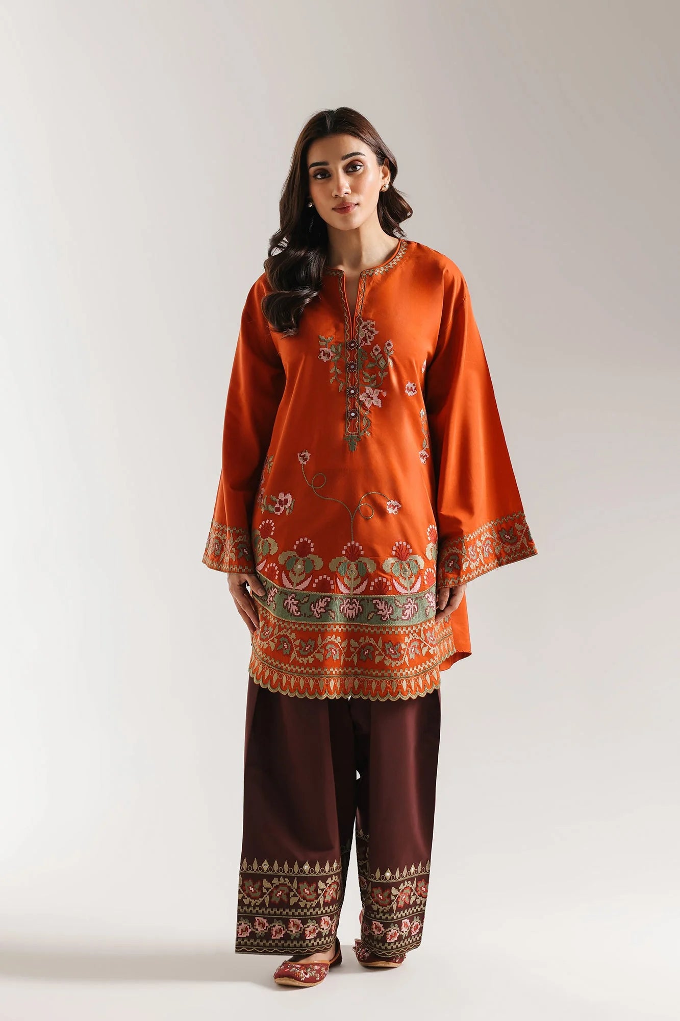EMBROIDERED SUIT (E4229/103/209)