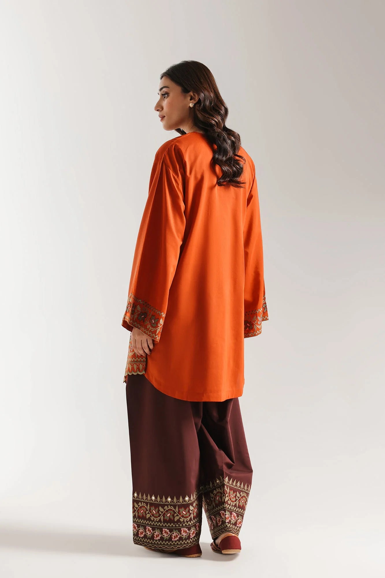 EMBROIDERED SUIT (E4229/103/209)