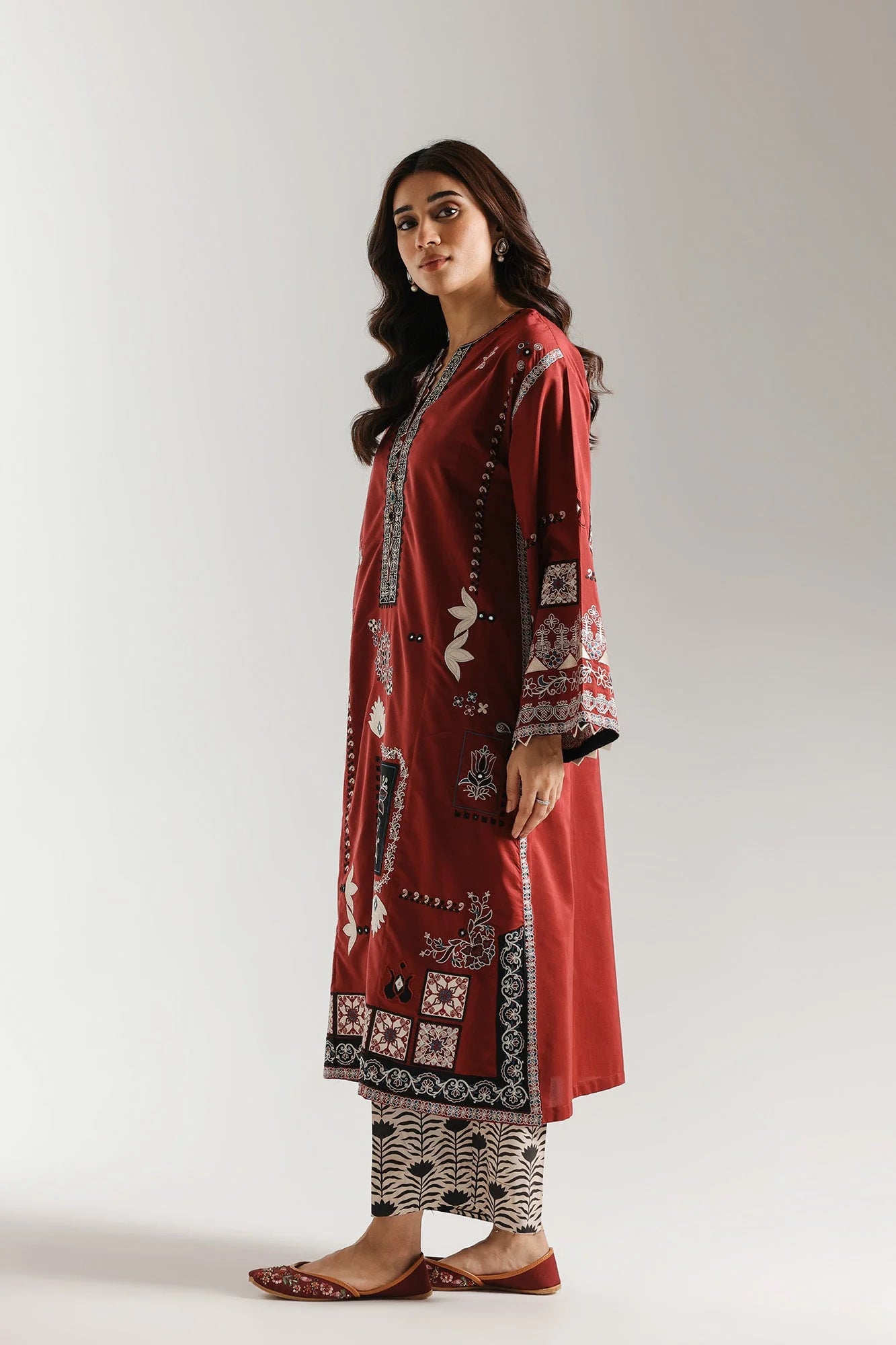 EMBROIDERED SUIT (E4233/103/303)
