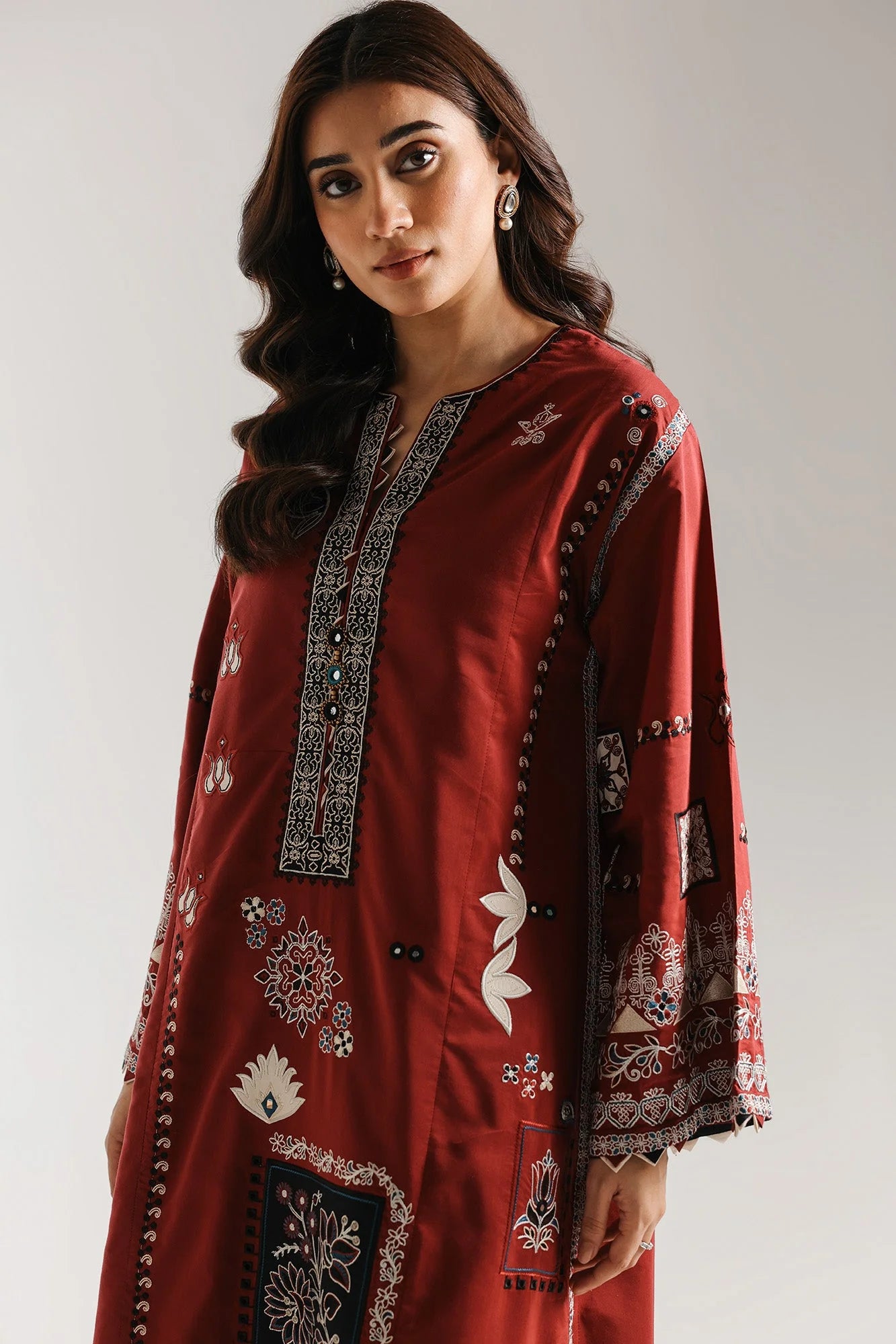 EMBROIDERED SUIT (E4233/103/303)