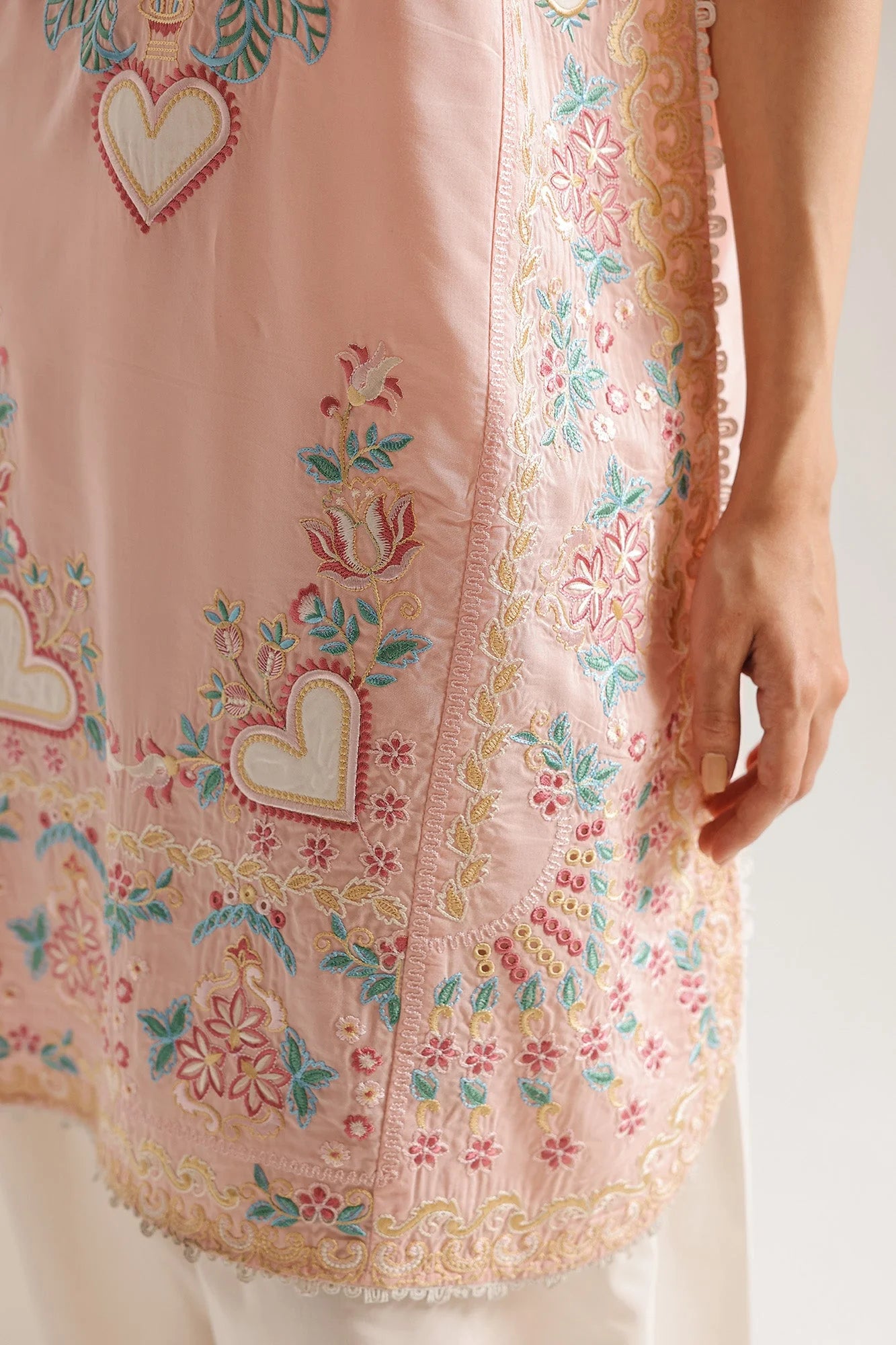EMBROIDERED SUIT (E4236/103/426)