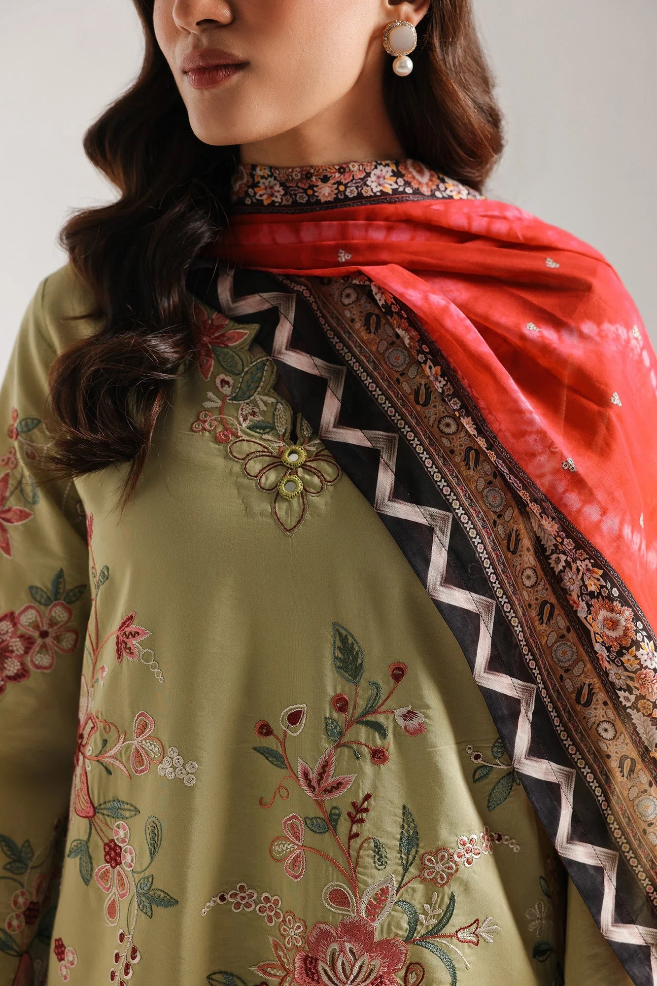 EMBROIDERED SUIT (E4238/103/127)