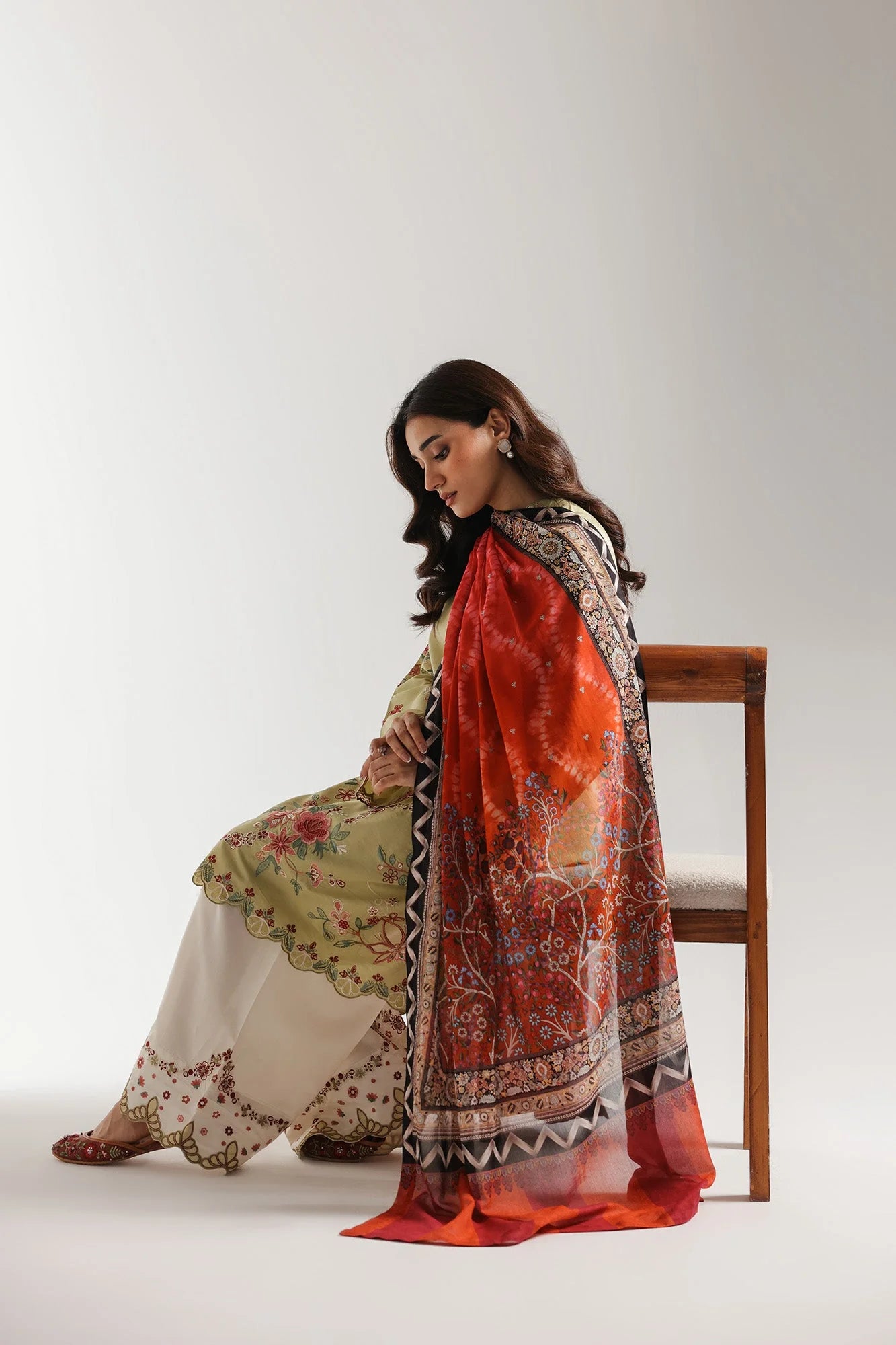 EMBROIDERED SUIT (E4238/103/127)