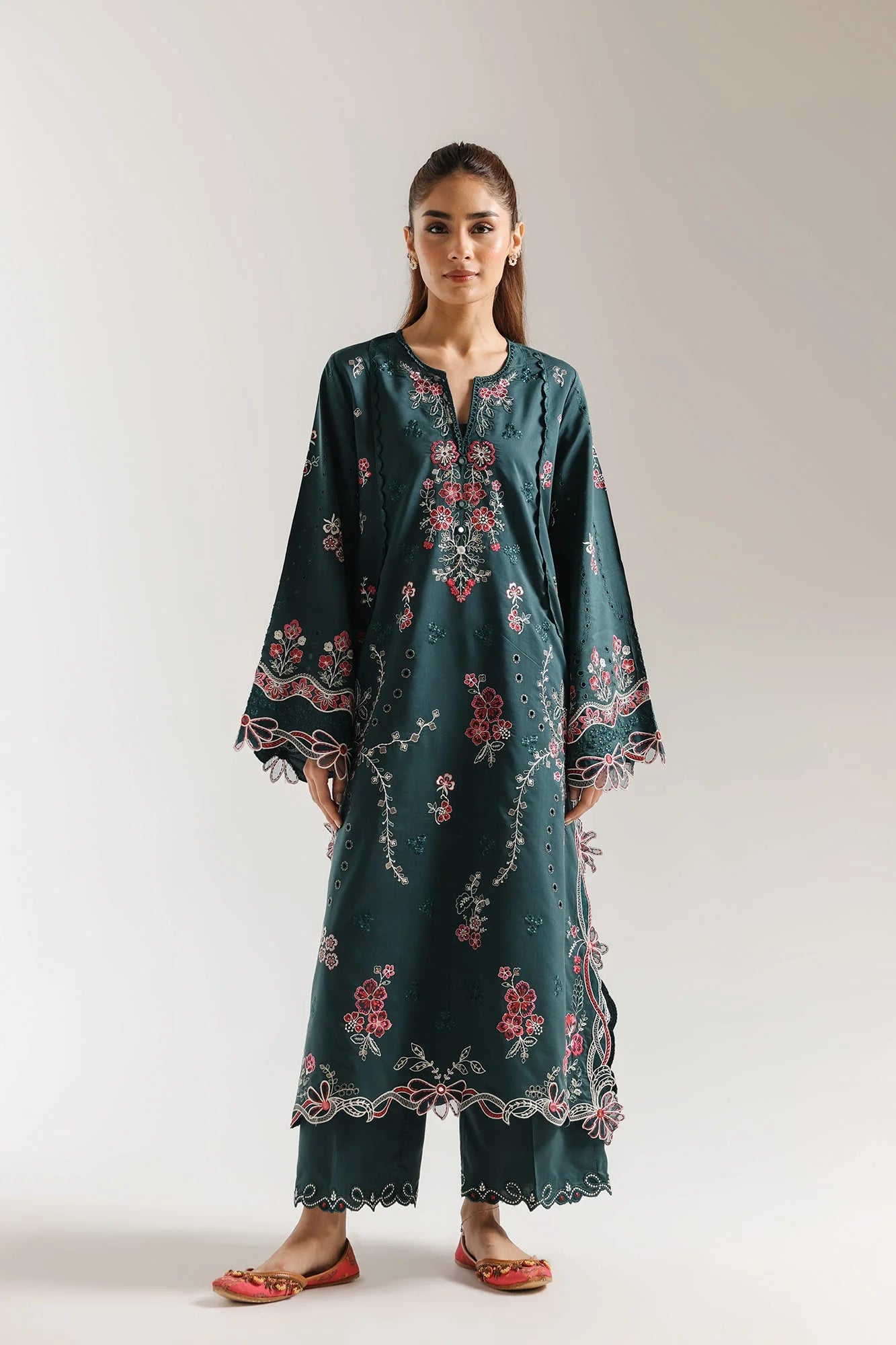 EMBROIDERED SUIT (E4240/103/704)