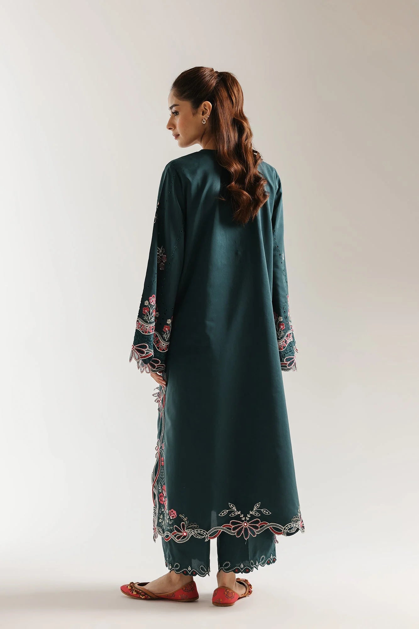 EMBROIDERED SUIT (E4240/103/704)