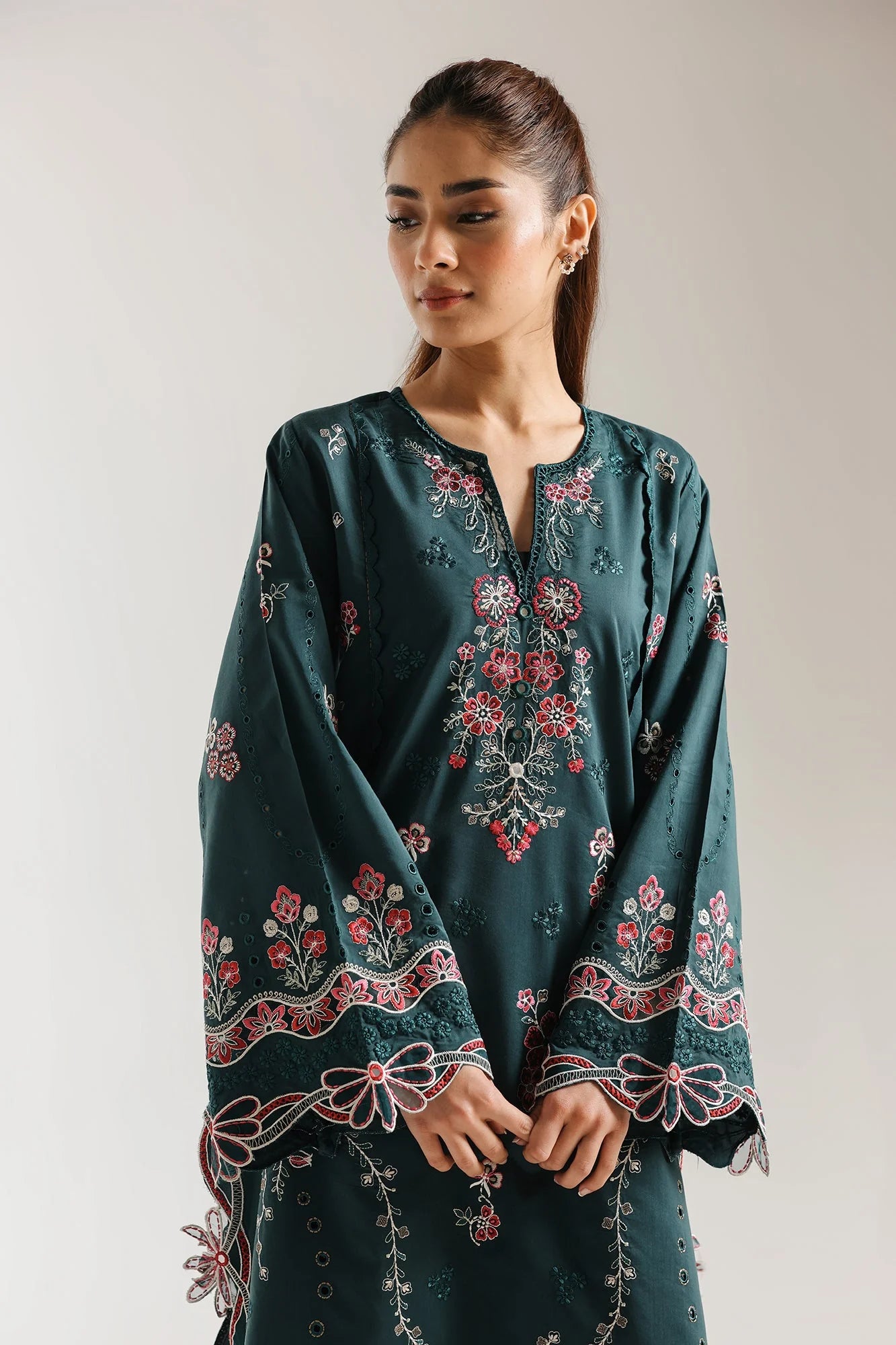 EMBROIDERED SUIT (E4240/103/704)