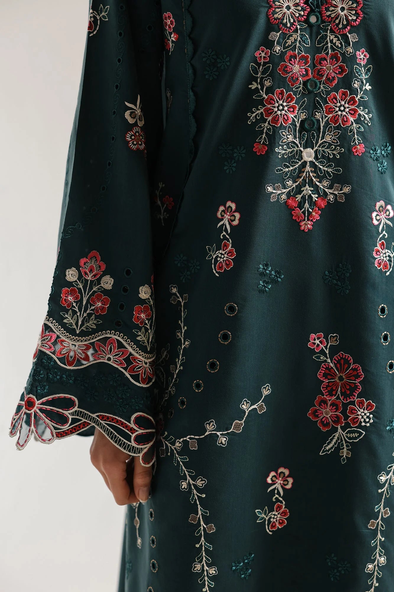 EMBROIDERED SUIT (E4240/103/704)