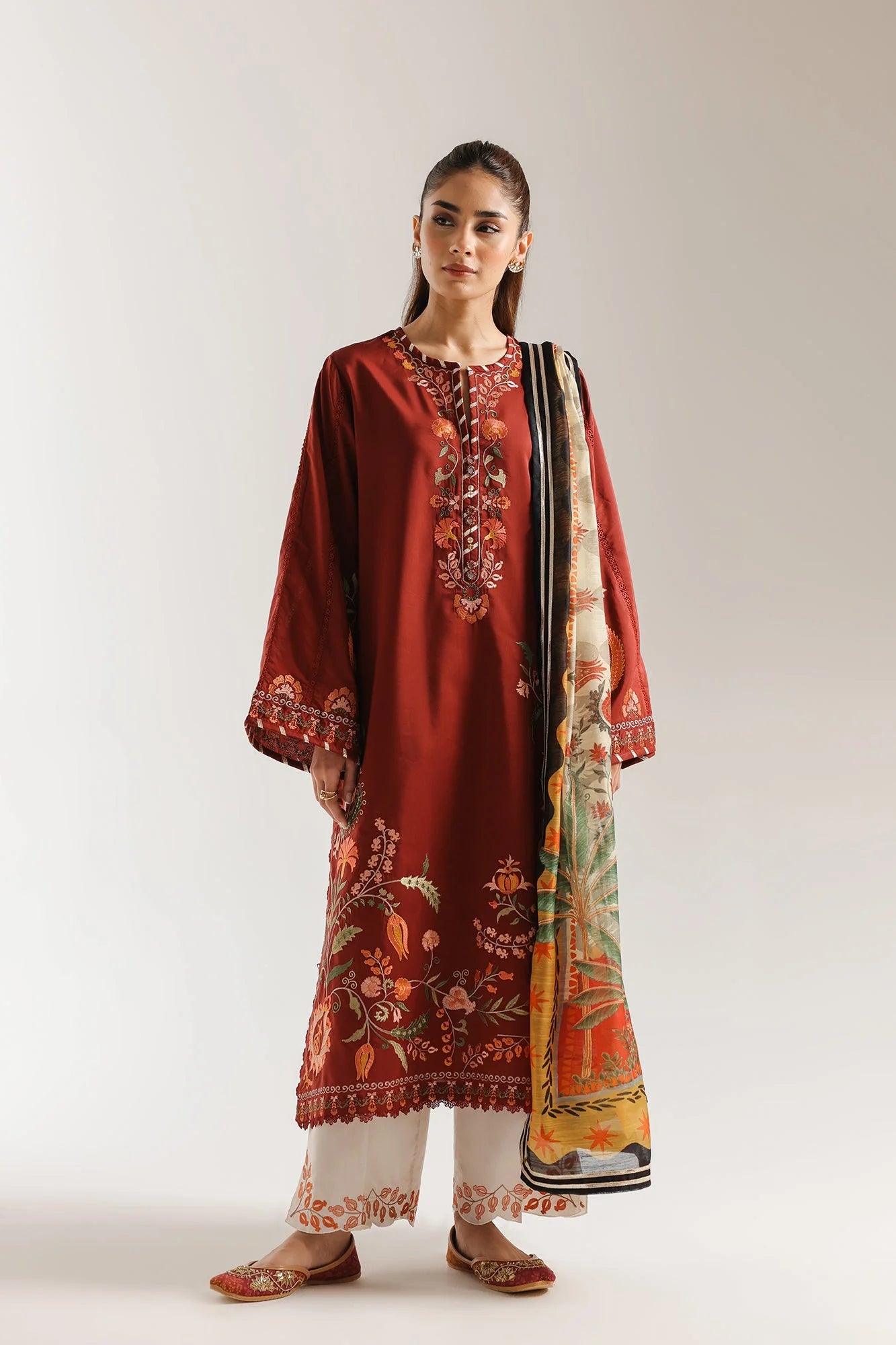 EMBROIDERED SUIT (E4241/103/305)