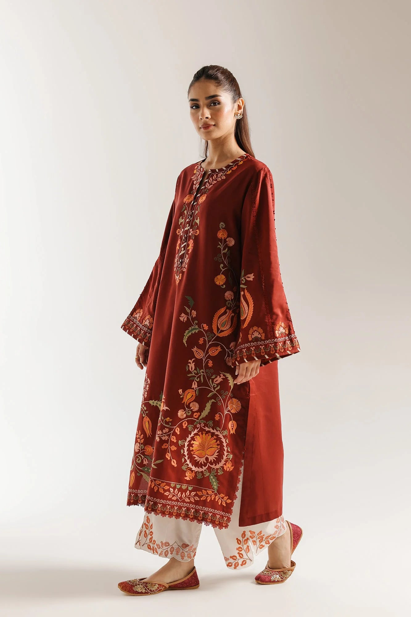 EMBROIDERED SUIT (E4241/103/305)