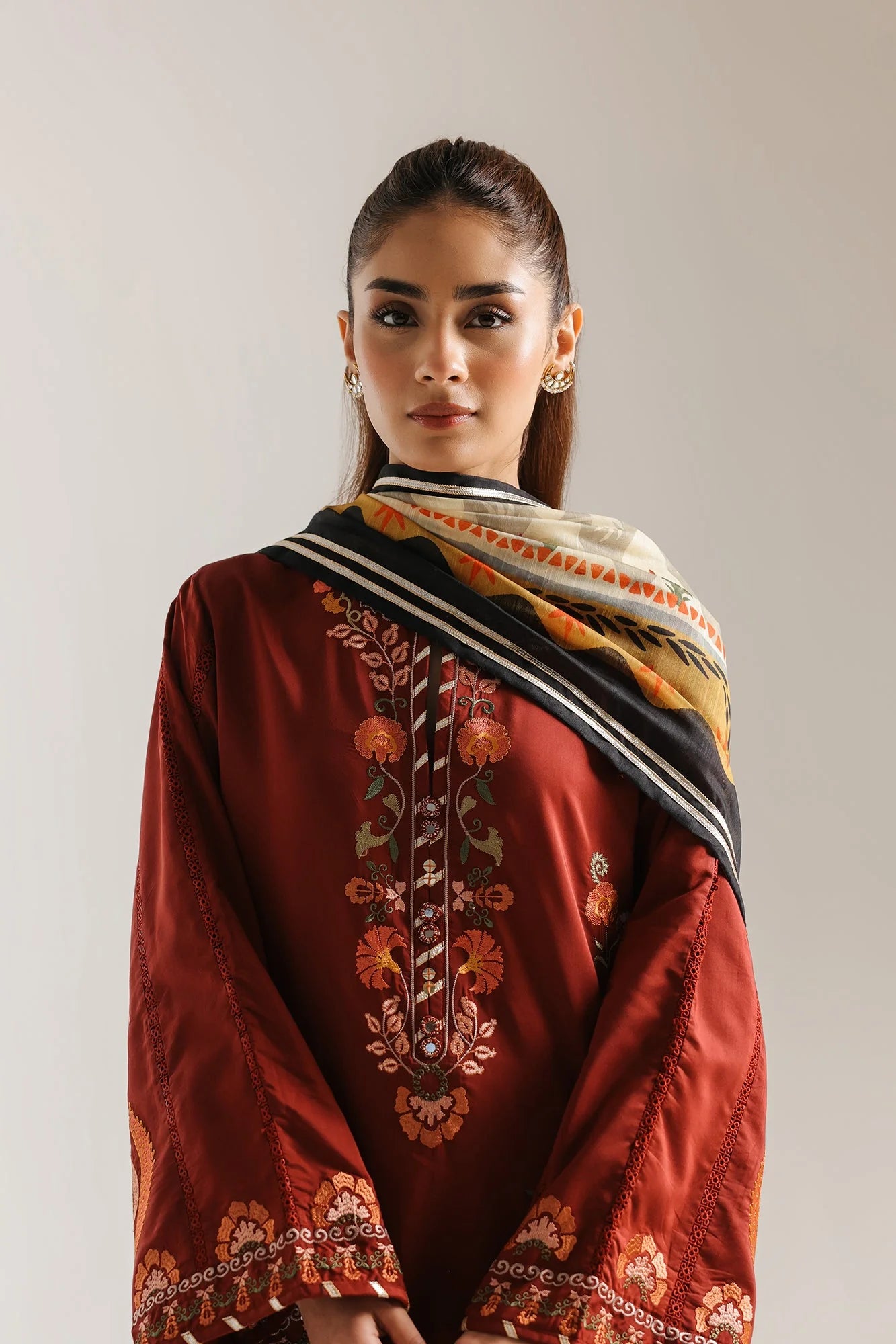 EMBROIDERED SUIT (E4241/103/305)