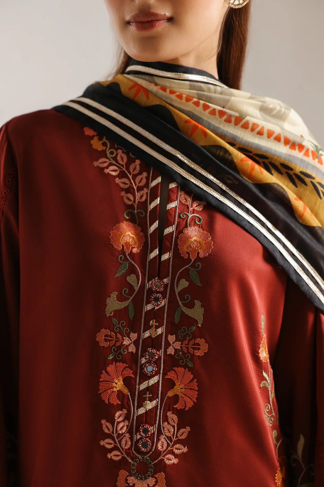EMBROIDERED SUIT (E4241/103/305)