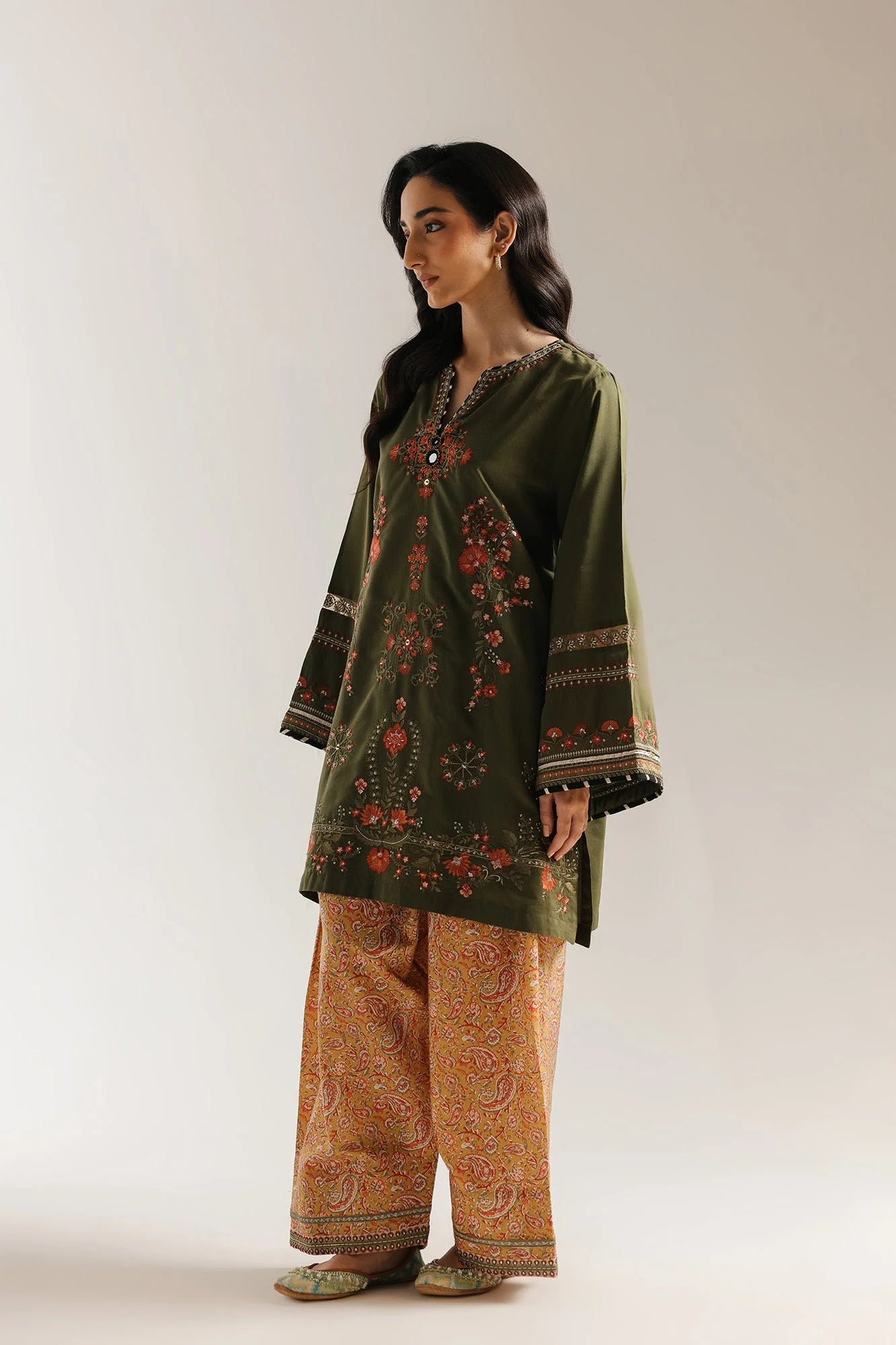 ETHNC EMBROIDERED SUIT (E4243/103/120)