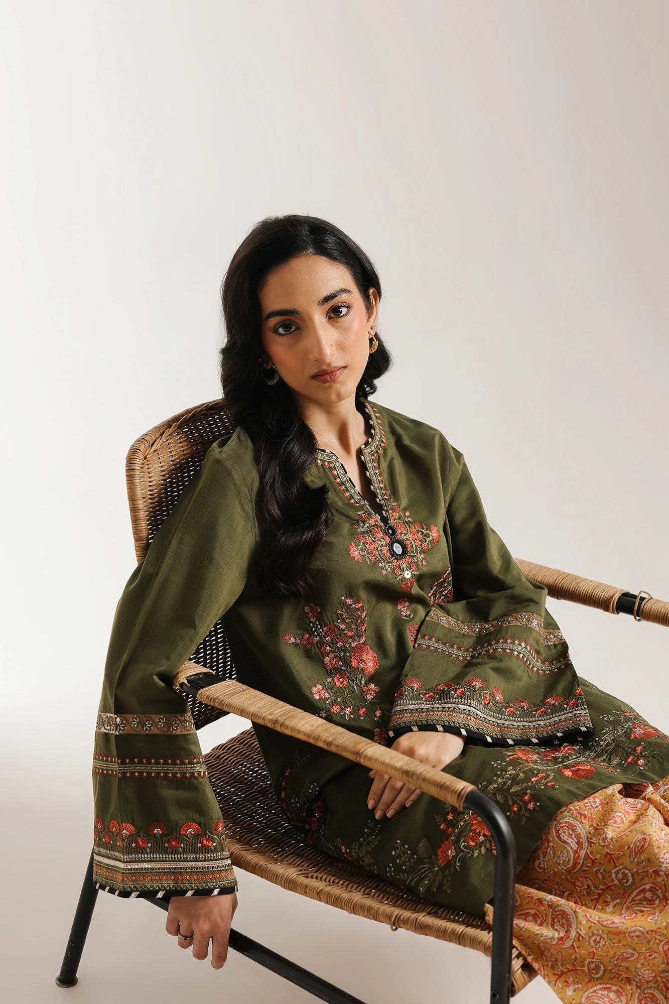 ETHNC EMBROIDERED SUIT (E4243/103/120)