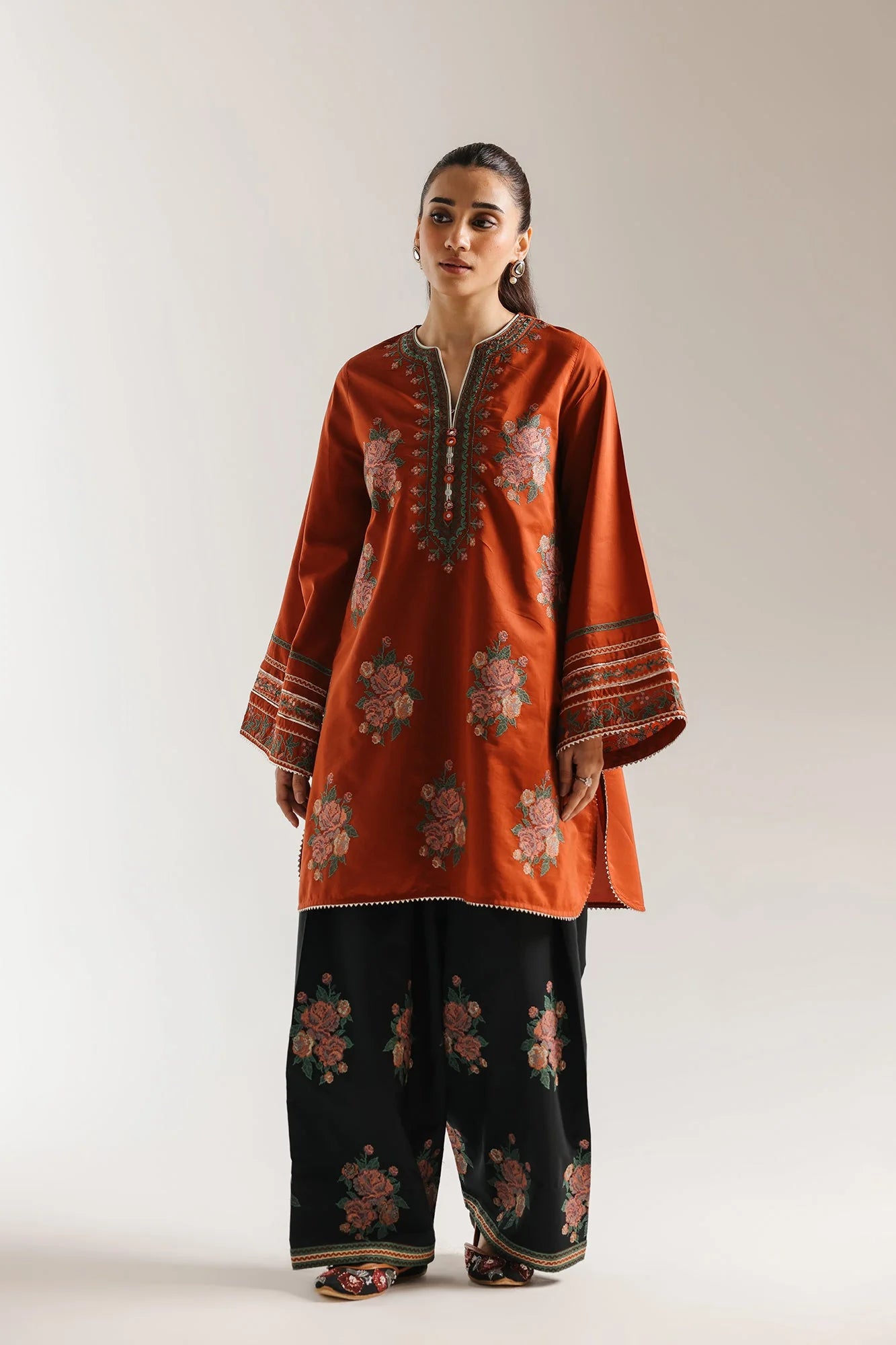 EMBROIDERED SUIT (E4245/103/209)