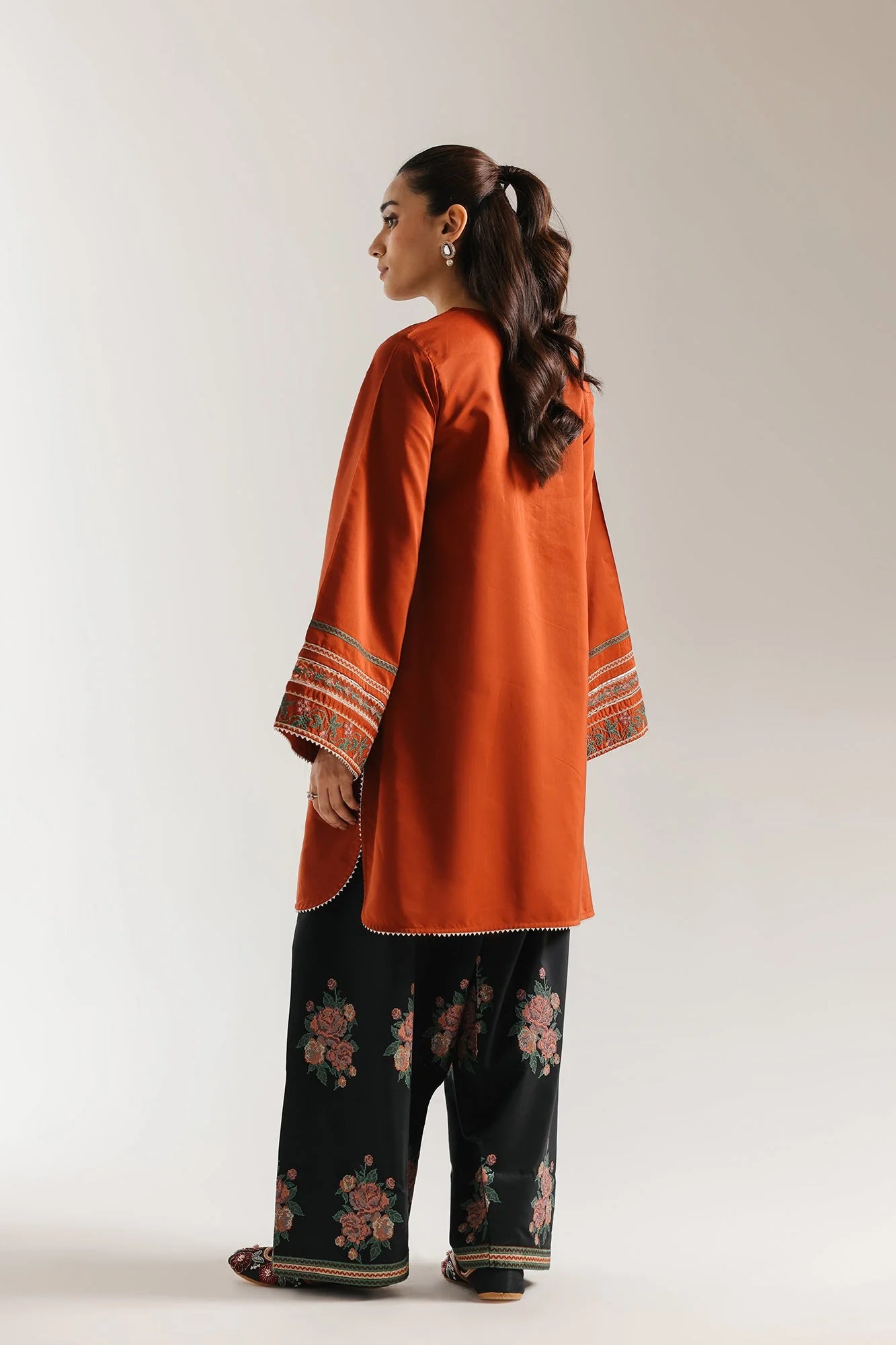 EMBROIDERED SUIT (E4245/103/209)