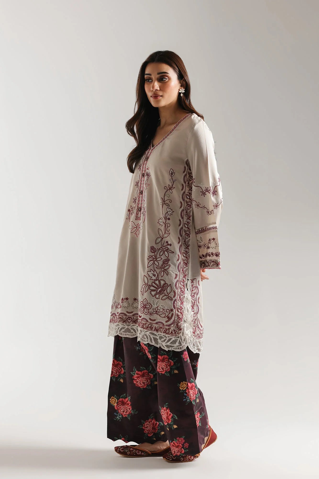 EMBROIDERED SUIT (E4246/103/817)