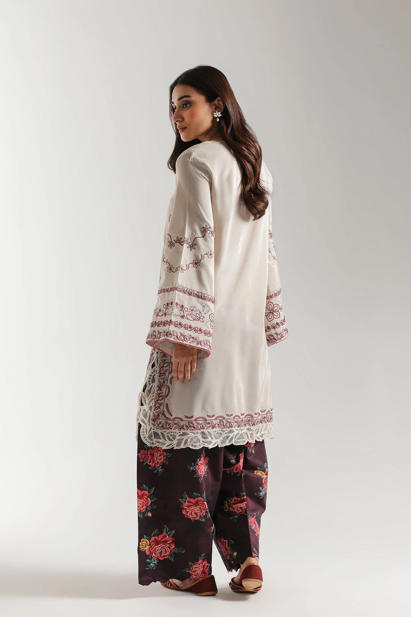 EMBROIDERED SUIT (E4246/103/817)