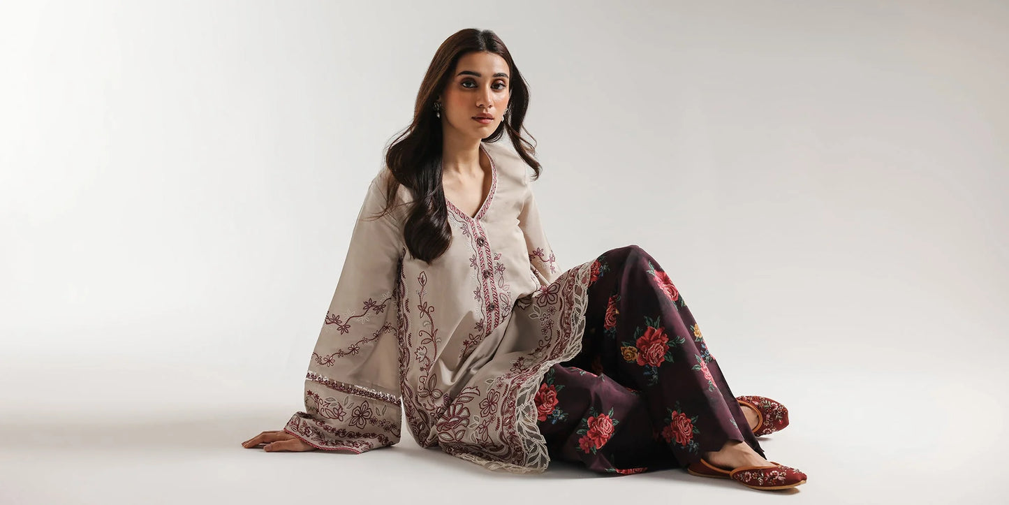 EMBROIDERED SUIT (E4246/103/817)