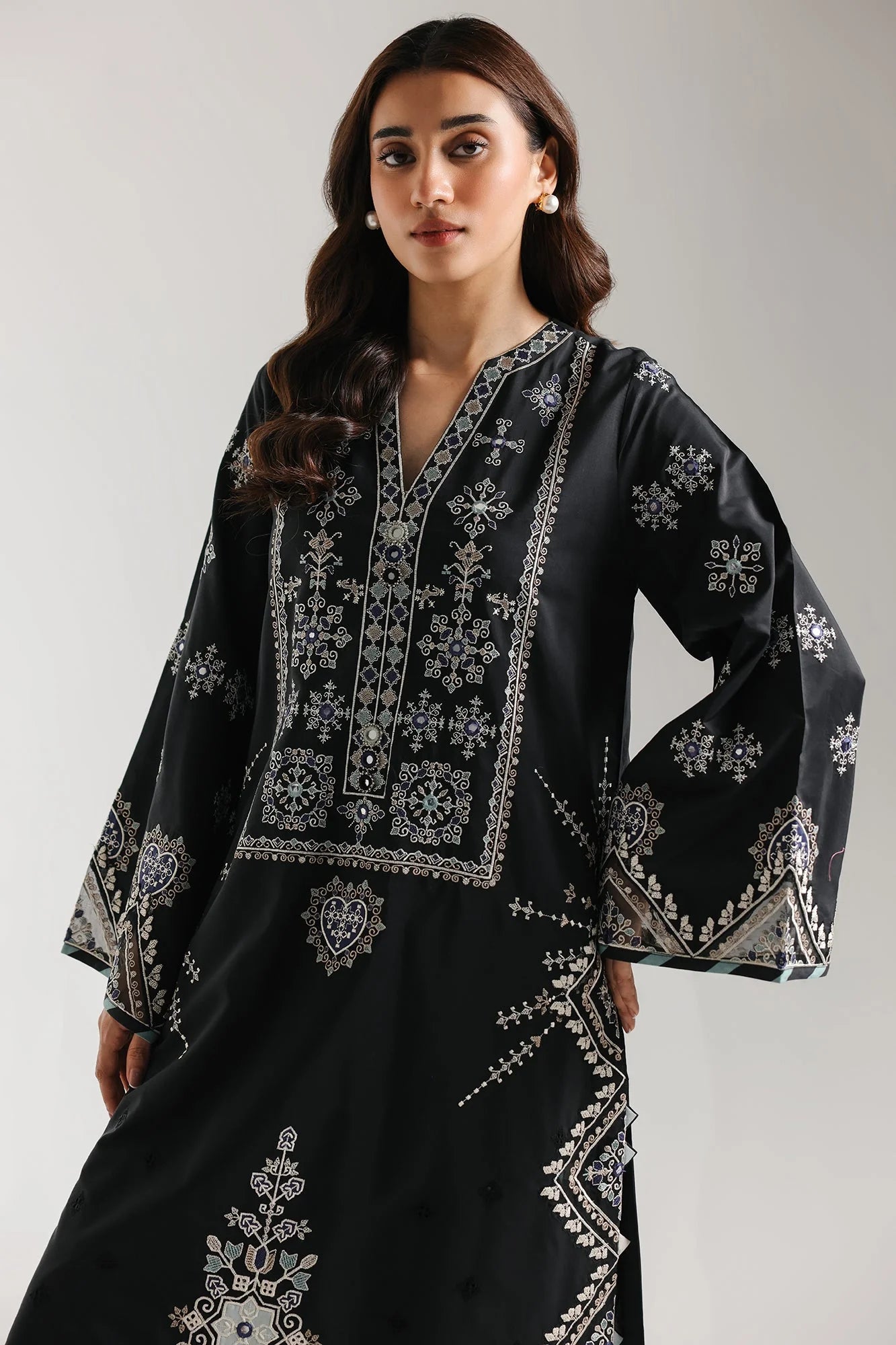 EMBROIDERED SUIT (E4253/103/901)