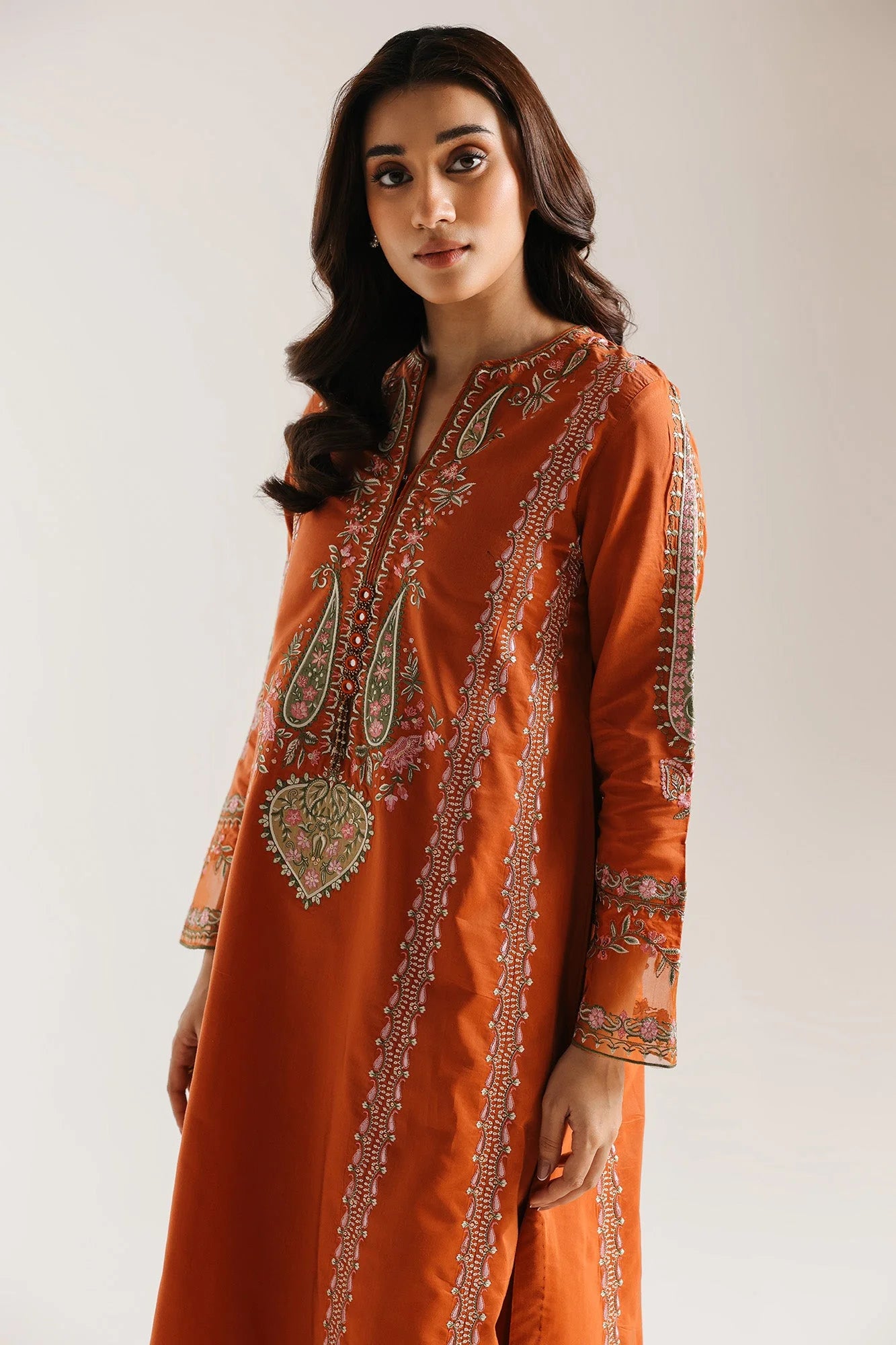 EMBROIDERED SUIT (E4254/103/209)