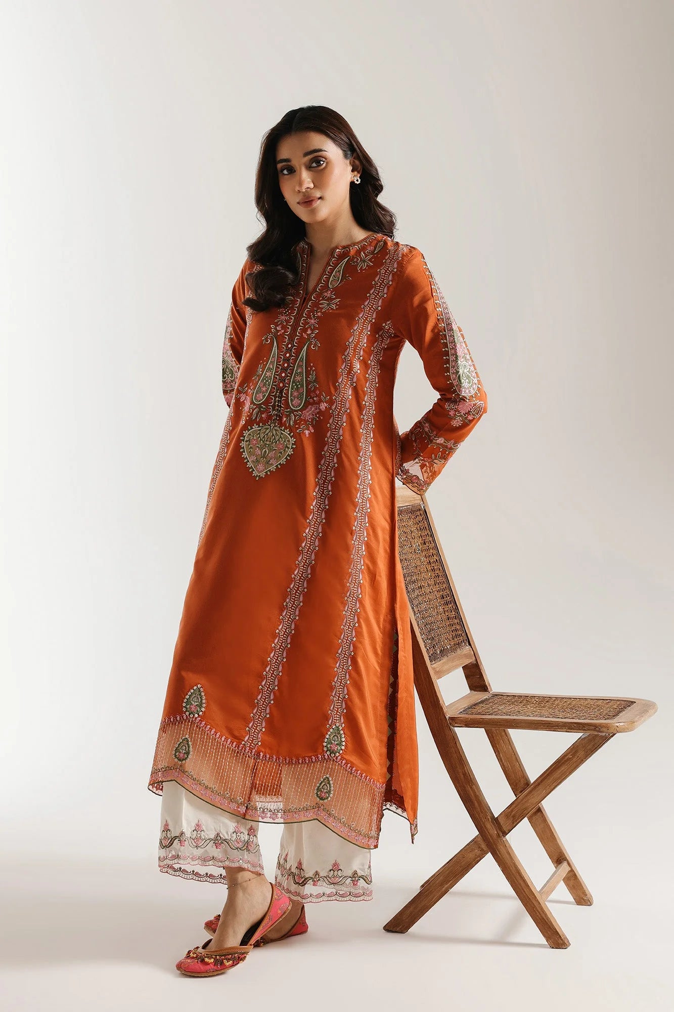 EMBROIDERED SUIT (E4254/103/209)