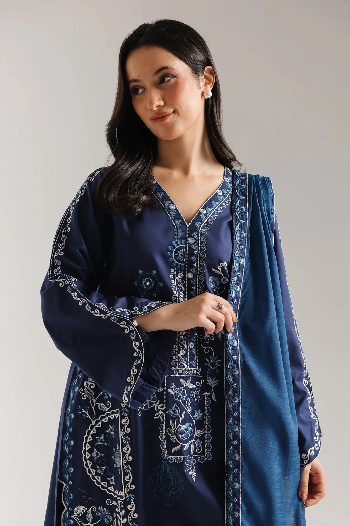 EMBROIDERED SUIT (E4277/103/622)