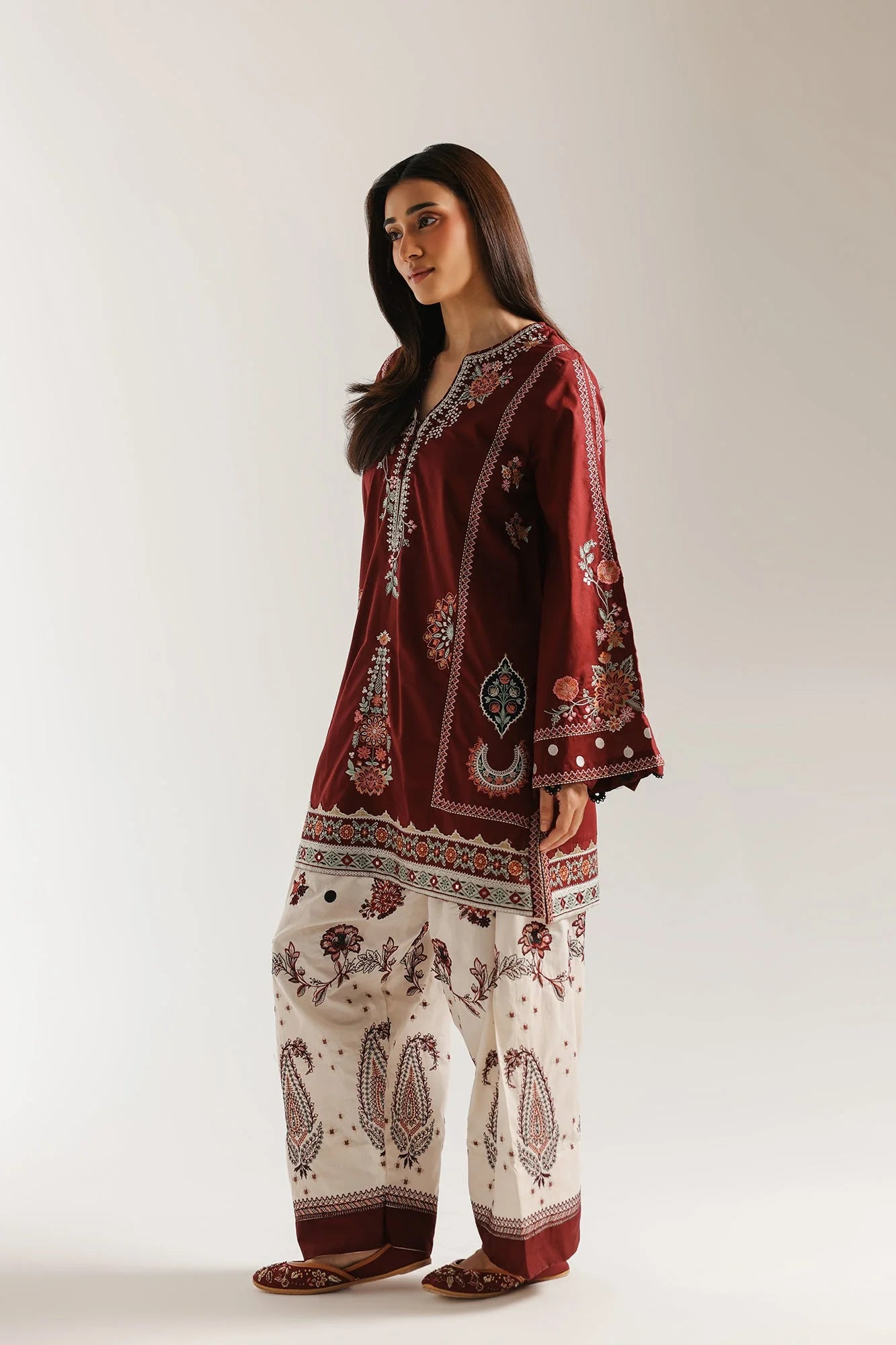 EMBROIDERED SUIT (E4280/103/302)