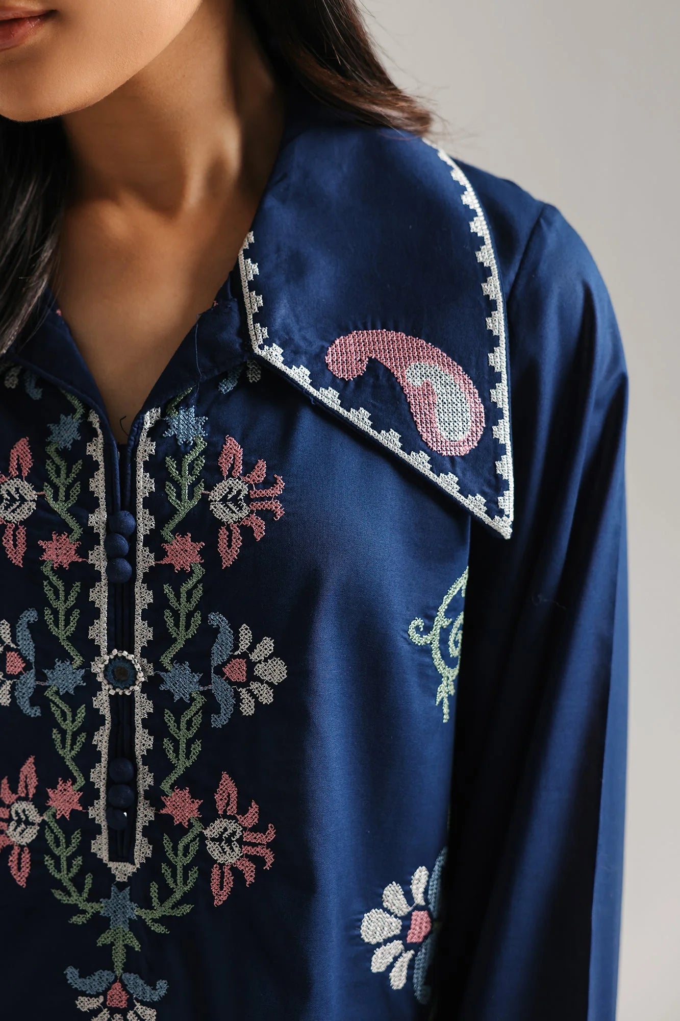 EMBROIDERED SUIT (E4281/103/623)